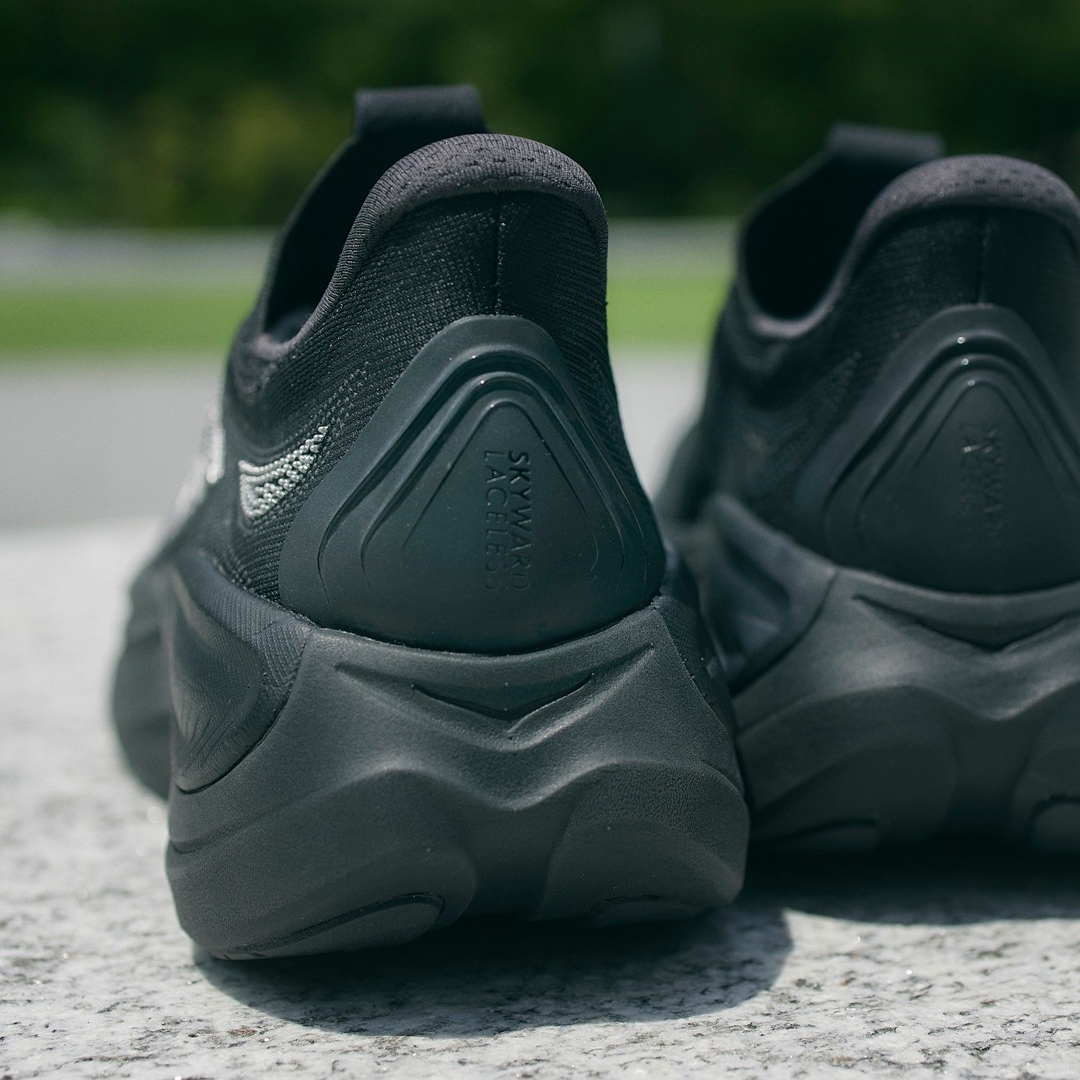 【2025年 9/1 発売】HOKA SKYWARD LACELESS “Black” (ホカ スカイウォード レースレス) [1168876-BBLC]