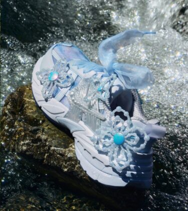 【2025年 9/12 発売予定】Susan Fang × NIKE W V2K RUN “ARTIST COLLECTION/BLUE TINT” (スーザン・ファン ナイキ ヴィツーケー “アーティストコレクション/ブルーティント”) [IB7426-400]