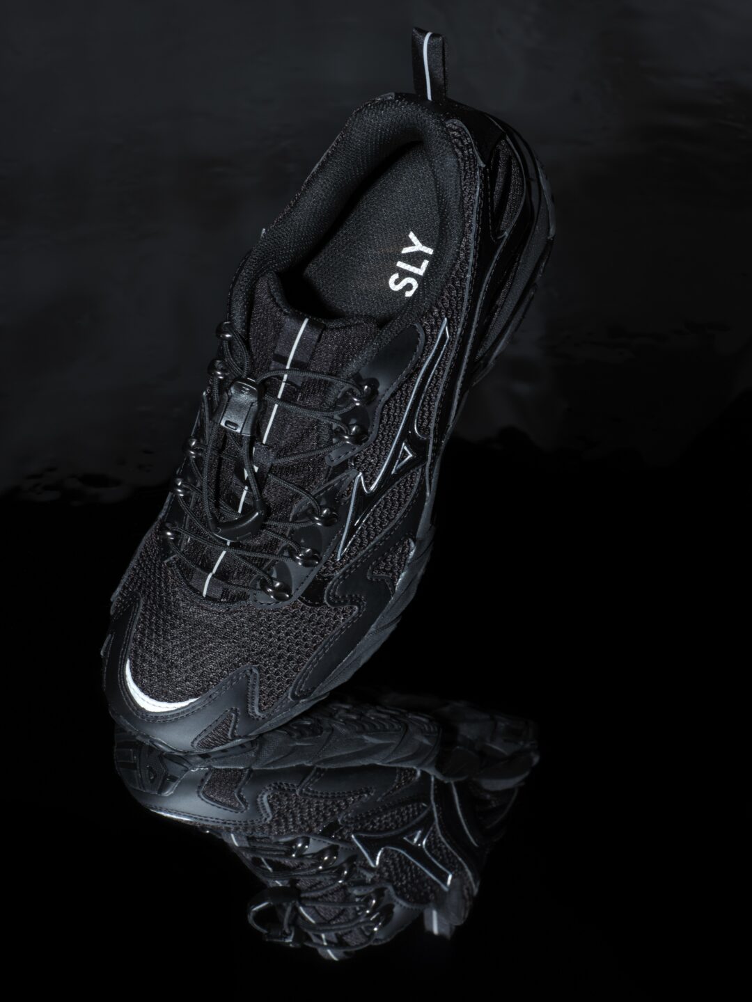【2025年 9/5 & 9/18 & 9/19 発売】Mizuno × SLY WAVE RIDER 10 (ミズノ スライ ウェーブ ライダー) [D1GD2508-01]
