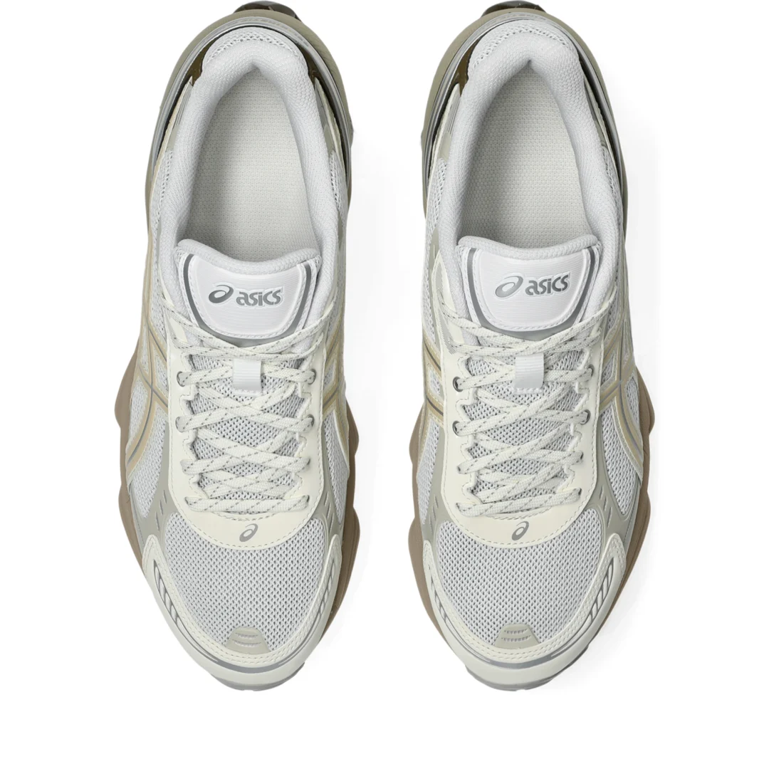 【2025年 8/21 発売】ASICS GEL-KINETIC FLUENT “White/Marzipan” (アシックス ゲルキネティック フルーエント) [1203A591.102]