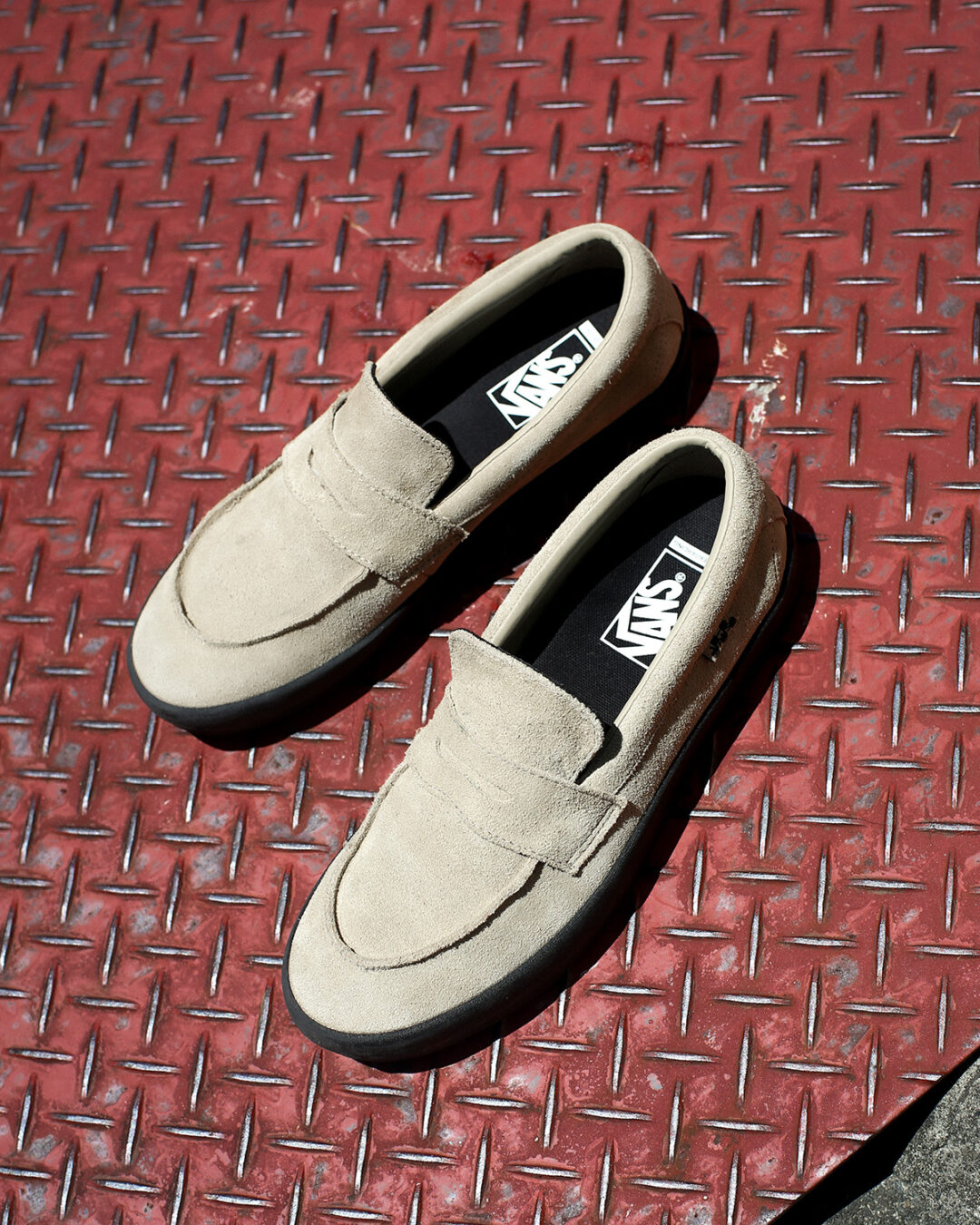 【2025年 9/1 発売】スエード素材を採用したVANS SKATE LOAFER (バンス スケート ローファー)