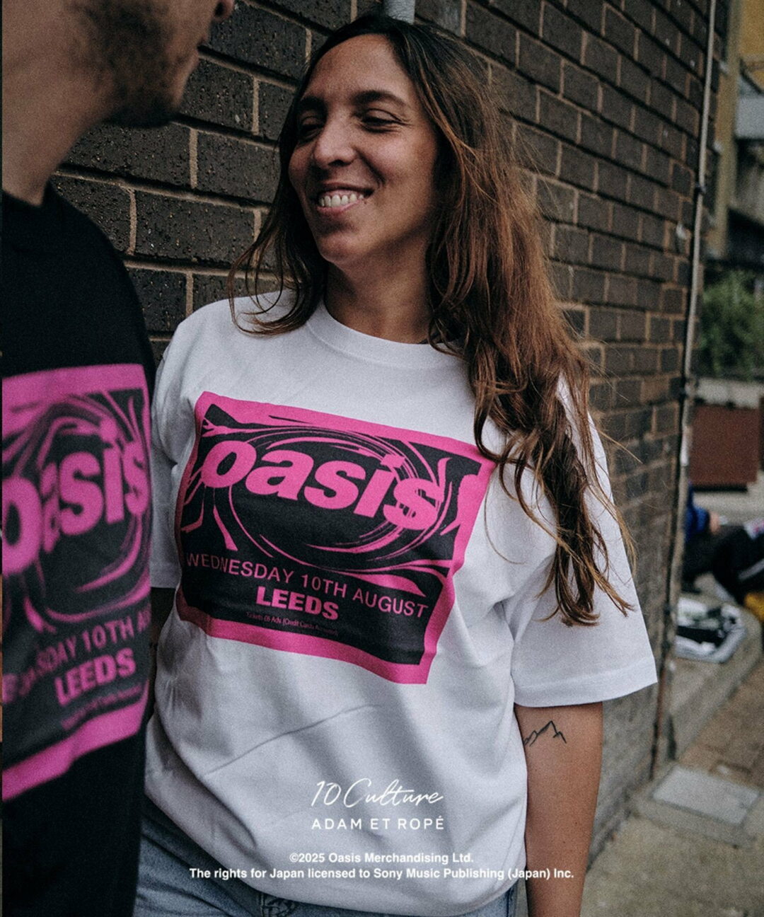 oasis 10Culture / ADAM ET ROPE’ 2025 SS 新作「Tour Poster Design Tee」が 8/4 発売 (オアシス アダム エ ロペ)