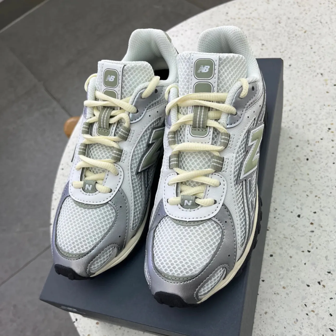 【2025年 発売予定】New Balance U204L SWB “Silver Metallic/Green” (ニューバランス) [U204LSWB]