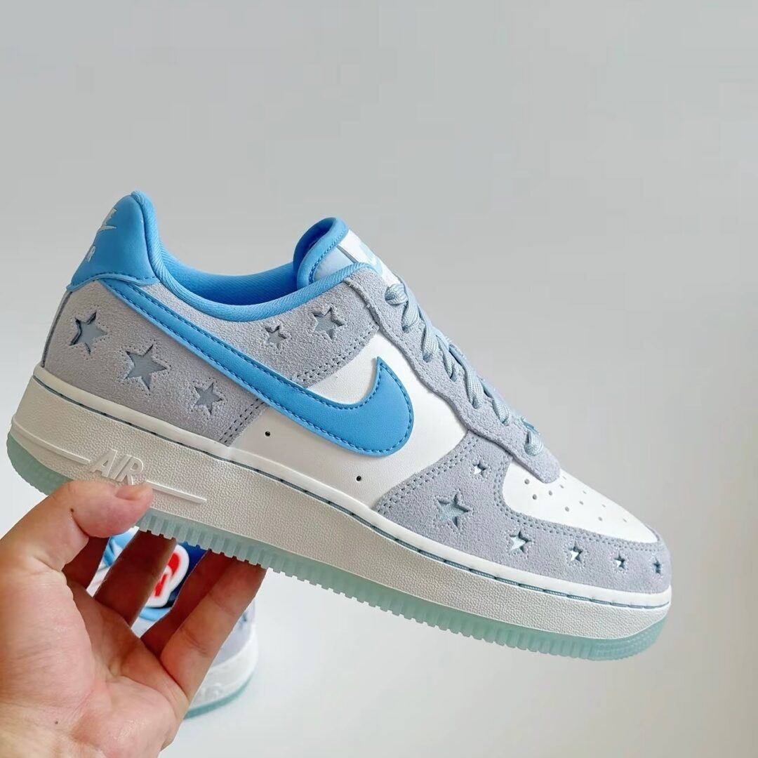 【2025年 発売】NIKE AIR FORCE 1 LOW “Starstruck/Ice Blue” (ナイキ エア フォース 1 ロー “ベルベットブラウン”) [HQ8051-400]