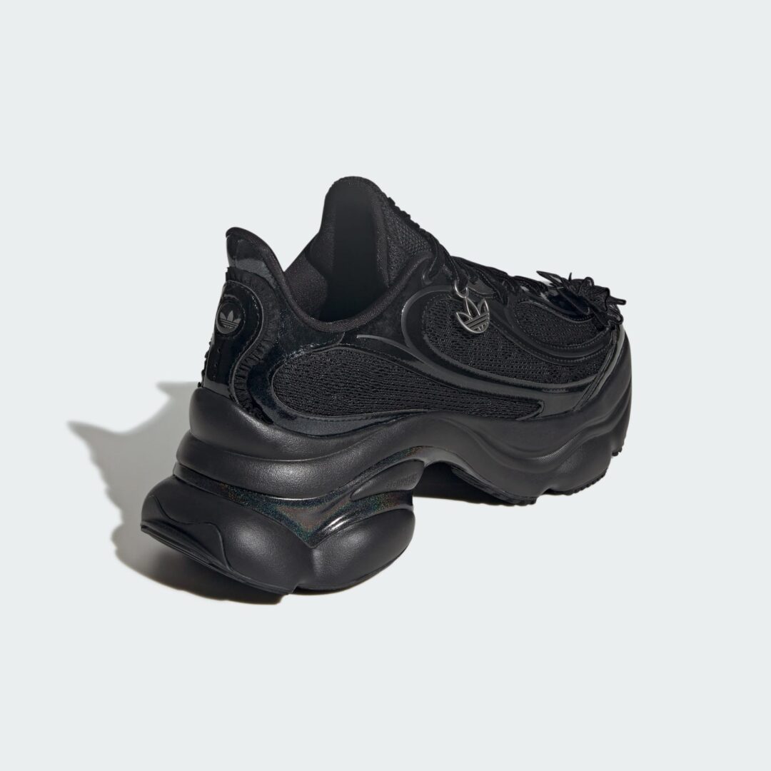 【2025年 8/22 発売】adidas Originals OZVENUZ “Core Black/Silver Metallic” (アディダス オリジナルス オズヴェヌズ “ブラック/シルバー”) [JQ2116]