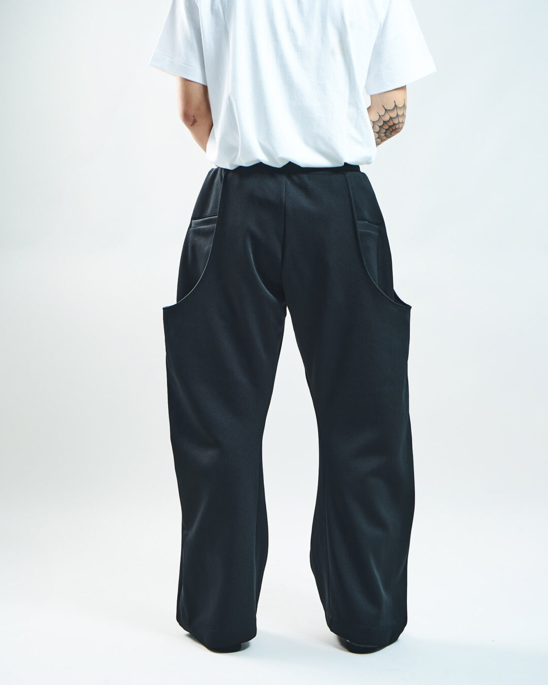 NVRFRGT × WISM 2025 FW 別注 “CURVED LEG UTILITY TRACK PT”が発売 (ネヴァーフォーゲット ウィズム)