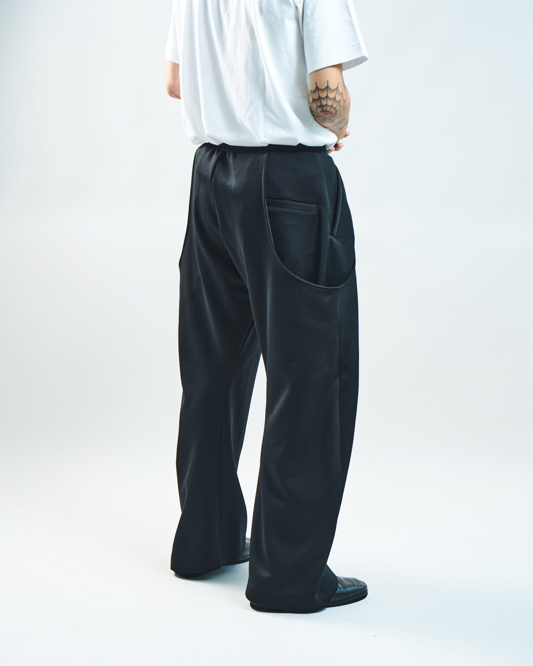 NVRFRGT × WISM 2025 FW 別注 “CURVED LEG UTILITY TRACK PT”が発売 (ネヴァーフォーゲット ウィズム)