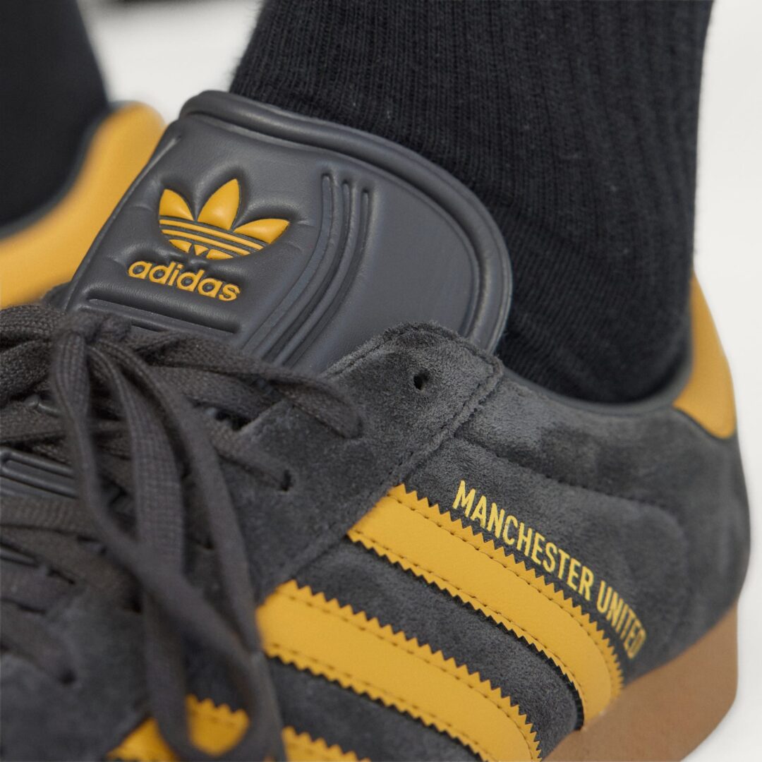 【2025年 8/8 発売予定】Manchester United × adidas Originals GAZELLE “2025-2026 Third Jersey” (マンチェスター・ユナイテッド アディダス オリジナルス サンバ “サードジャージ”) [JR1410]