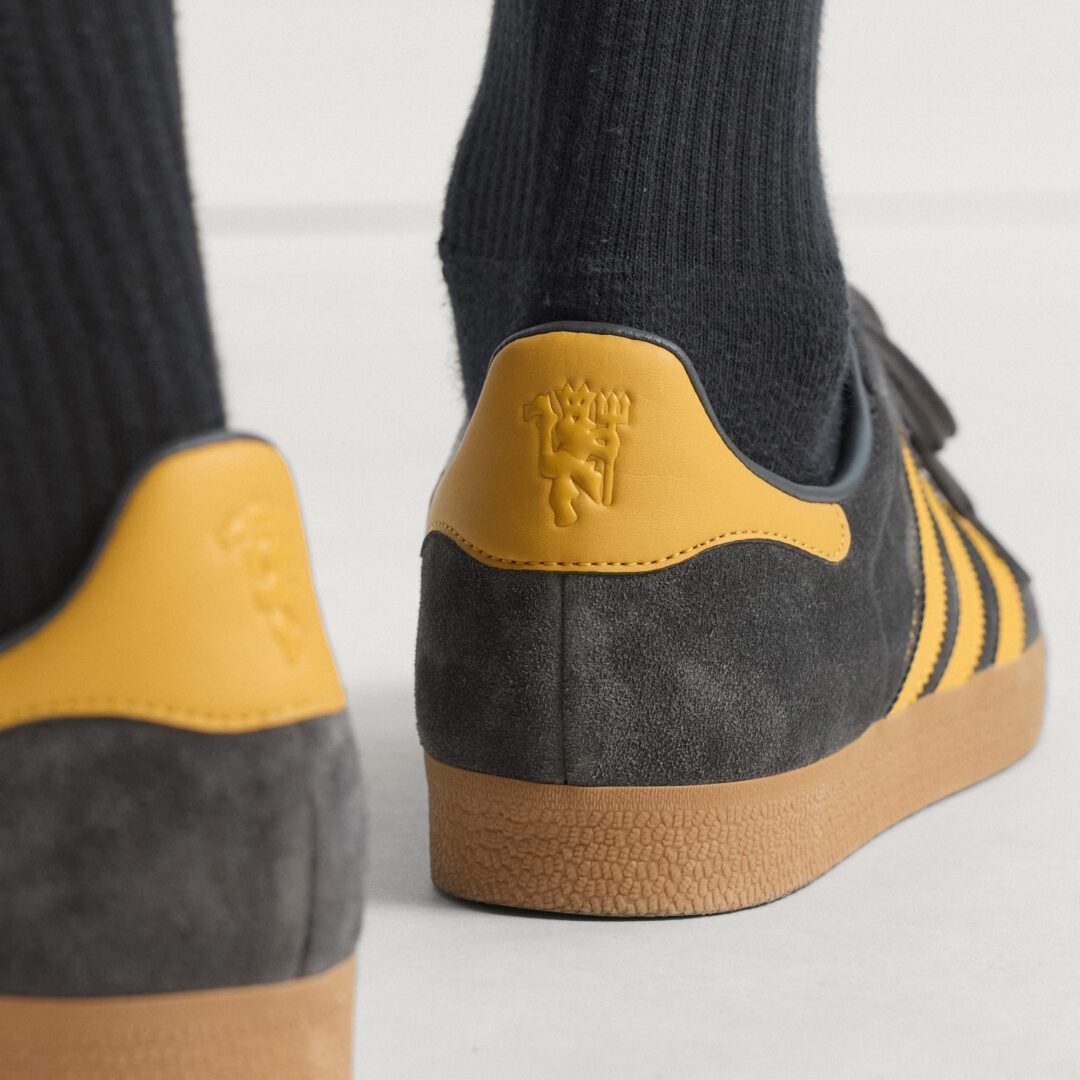 【2025年 8/8 発売予定】Manchester United × adidas Originals GAZELLE “2025-2026 Third Jersey” (マンチェスター・ユナイテッド アディダス オリジナルス サンバ “サードジャージ”) [JR1410]