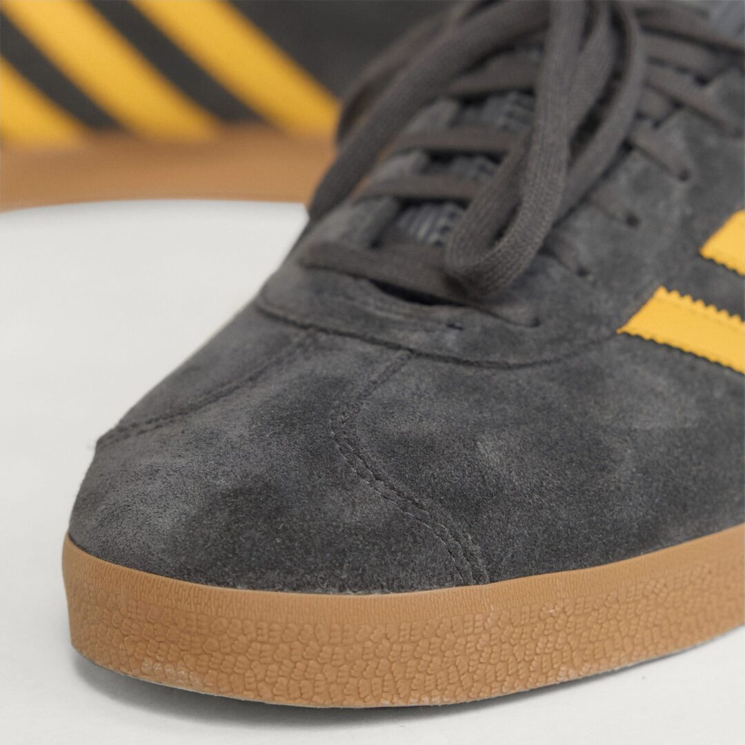 【2025年 8/8 発売予定】Manchester United × adidas Originals GAZELLE “2025-2026 Third Jersey” (マンチェスター・ユナイテッド アディダス オリジナルス サンバ “サードジャージ”) [JR1410]