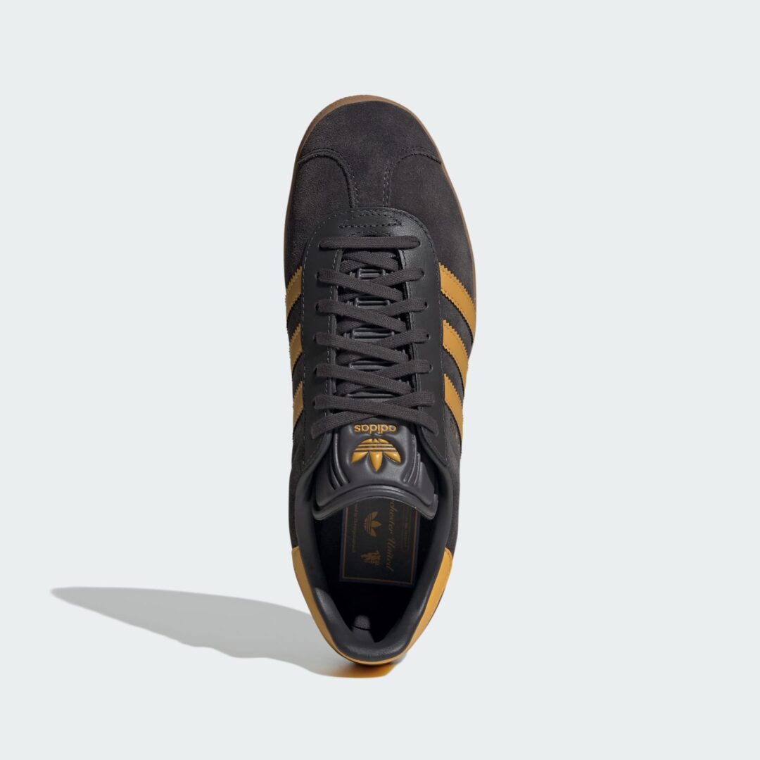 【2025年 8/8 発売予定】Manchester United × adidas Originals GAZELLE “2025-2026 Third Jersey” (マンチェスター・ユナイテッド アディダス オリジナルス サンバ “サードジャージ”) [JR1410]