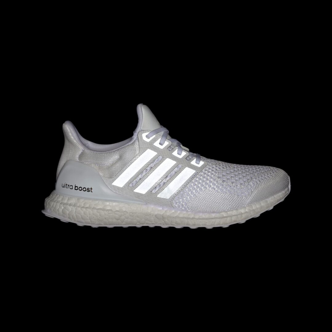 カニエ・ウェスト着用で火が付いたadidas ULTRA BOOST 1.0 “Triple White”が復刻 (Kanye West アディダス ウルトラ ブースト “トリプルホワイト”) [JR6882]