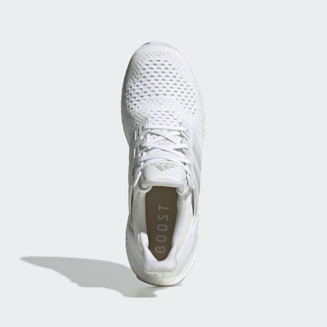カニエ・ウェスト着用で火が付いたadidas ULTRA BOOST 1.0 “Triple White”が復刻 (Kanye West アディダス ウルトラ ブースト “トリプルホワイト”) [JR6882]