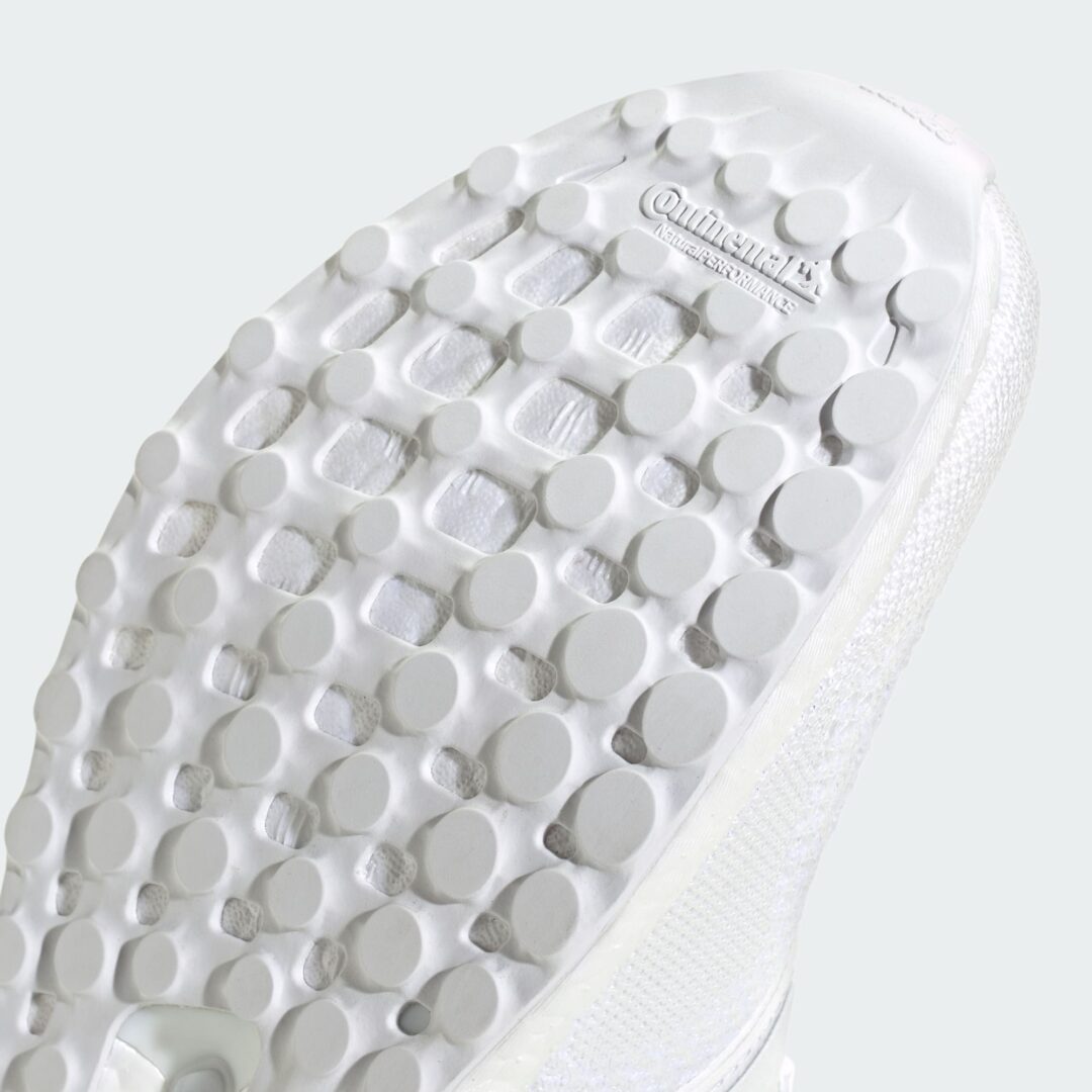 カニエ・ウェスト着用で火が付いたadidas ULTRA BOOST 1.0 “Triple White”が復刻 (Kanye West アディダス ウルトラ ブースト “トリプルホワイト”) [JR6882]