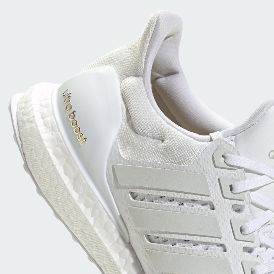 カニエ・ウェスト着用で火が付いたadidas ULTRA BOOST 1.0 “Triple White”が復刻 (Kanye West アディダス ウルトラ ブースト “トリプルホワイト”) [JR6882]