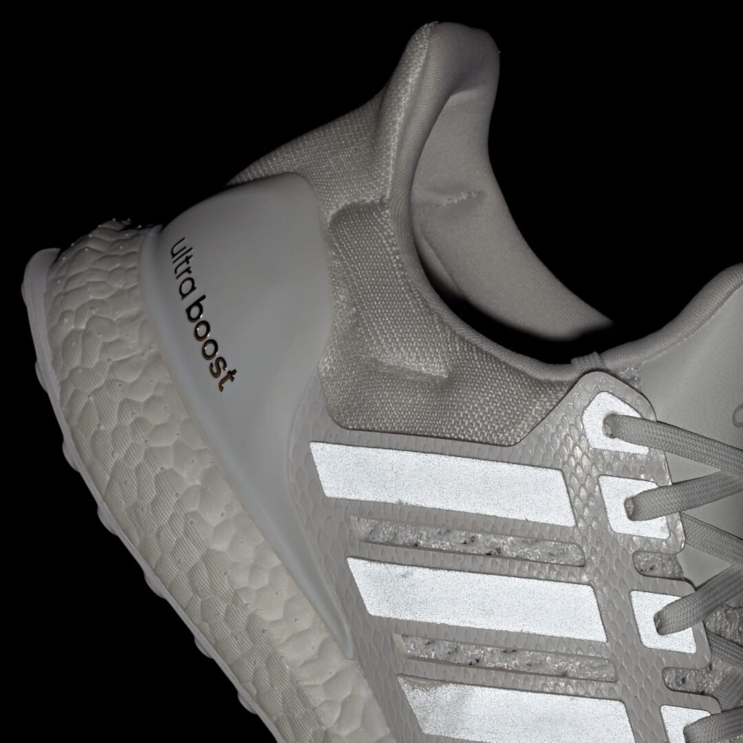 カニエ・ウェスト着用で火が付いたadidas ULTRA BOOST 1.0 “Triple White”が復刻 (Kanye West アディダス ウルトラ ブースト “トリプルホワイト”) [JR6882]