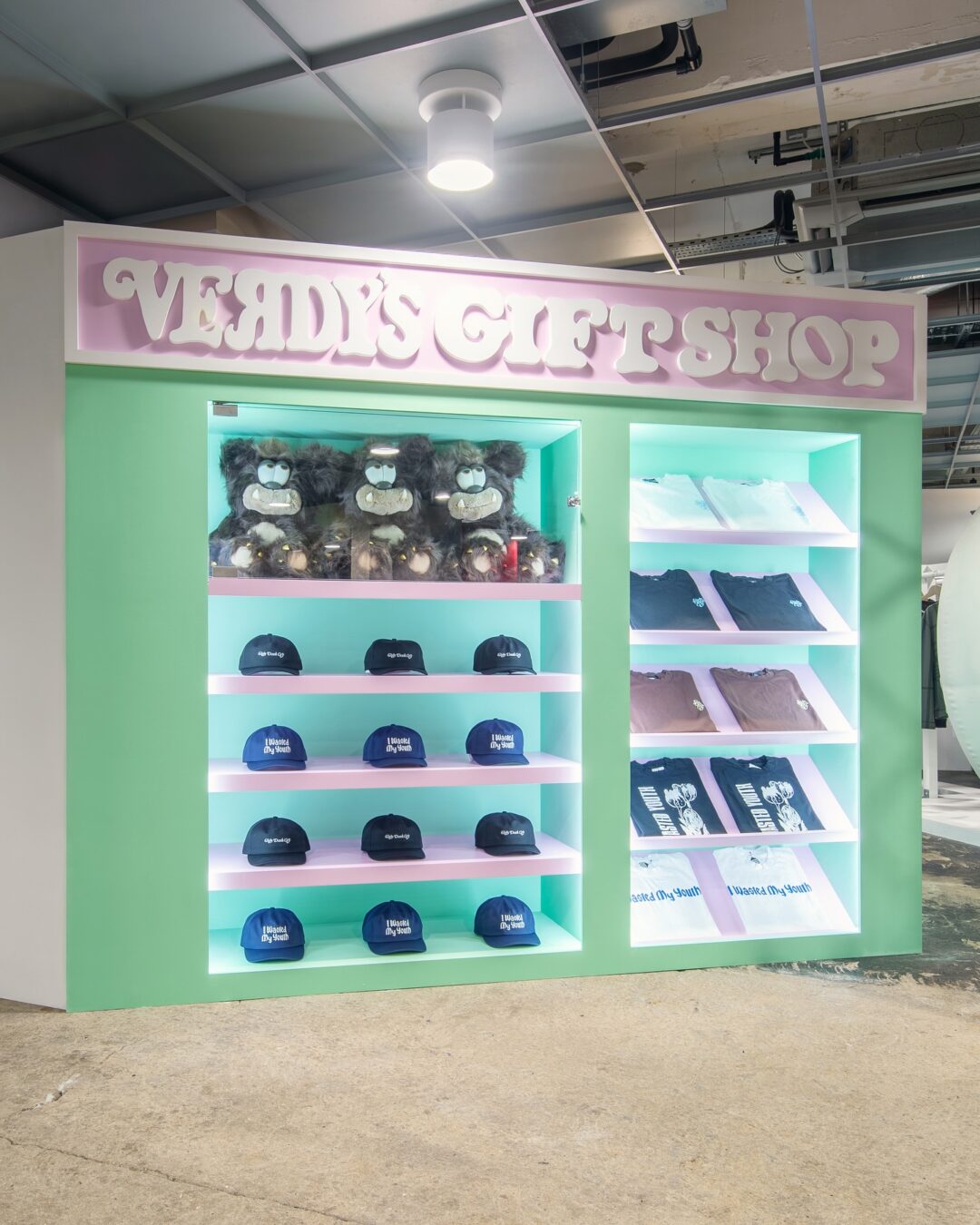 DOVER STREET MARKETにてVERDY’S GIFT SHOPが2025年 8/8 & 8/11 登場 (ドーバーストリートマーケット ヴェルディ ギフトショップ ガールズ ドント クライ ウェイステッド ユース)