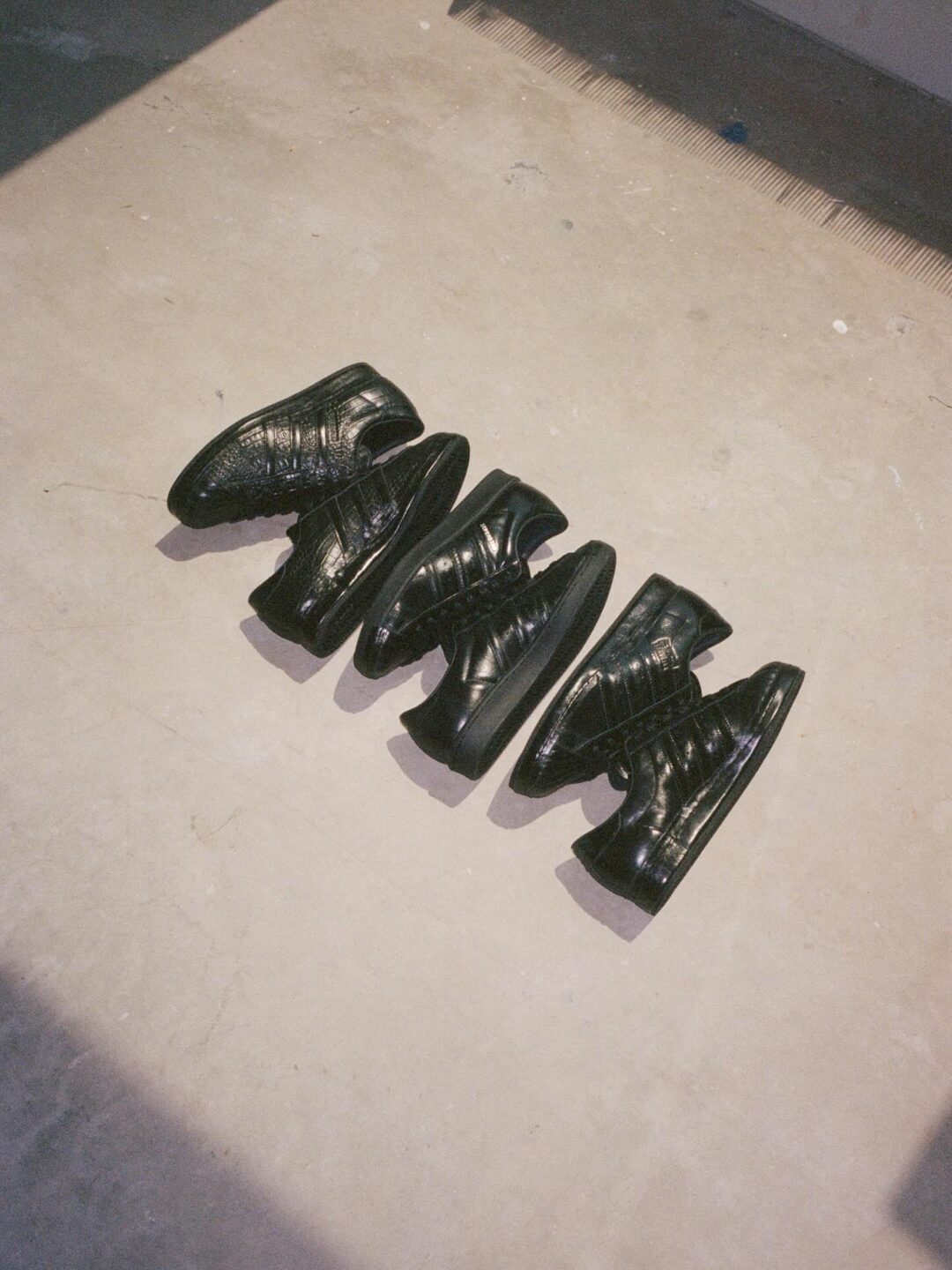 【2025年 秋 発売予定】KITH × adidas Originals SUPERSTAR “Black Tie 2.0” (キス アディダス オリジナルス スーパースター “ブラックタイ”)