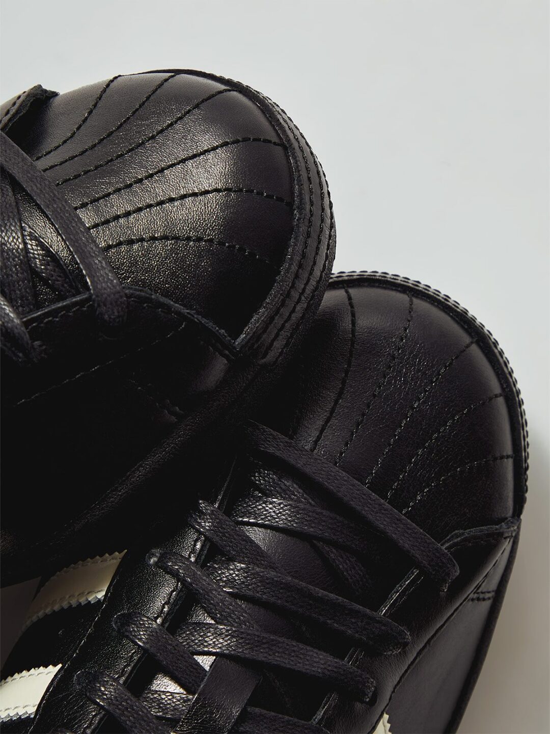 【2025年 8/25 & 8/31 発売予定】KITH × adidas Originals SUPERSTAR “Black Tie 2.0” (キス アディダス オリジナルス スーパースター “ブラックタイ”) [IH4565]
