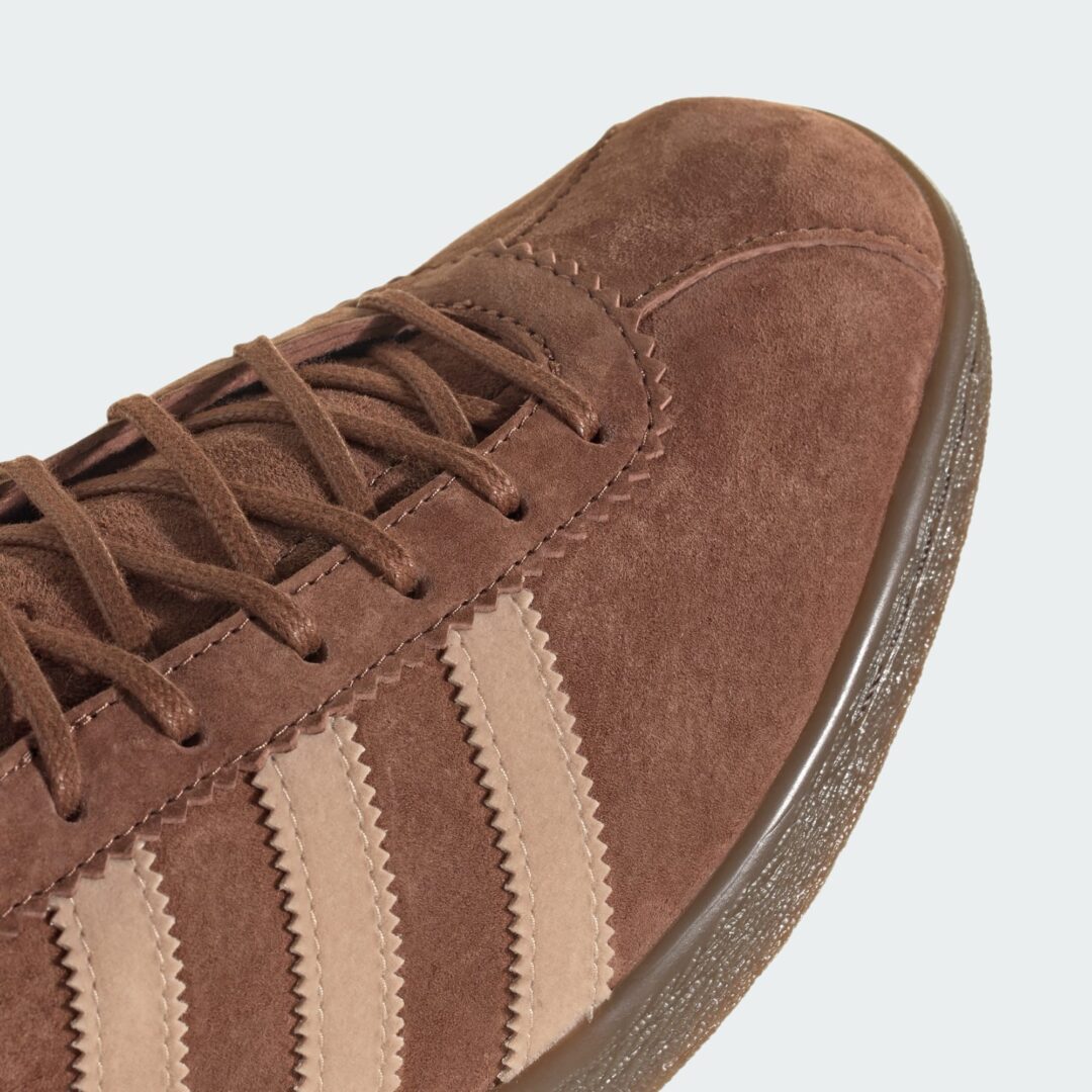 【2025年 9/12 発売】adidas Originals for FREAK’S STORE TOBACCO “Preloved Brown/Magic Beige/Gum” (アディダス オリジナルス フリークスストア タバコ “ブラウン/ベージュ/ガム”) [HQ9178]