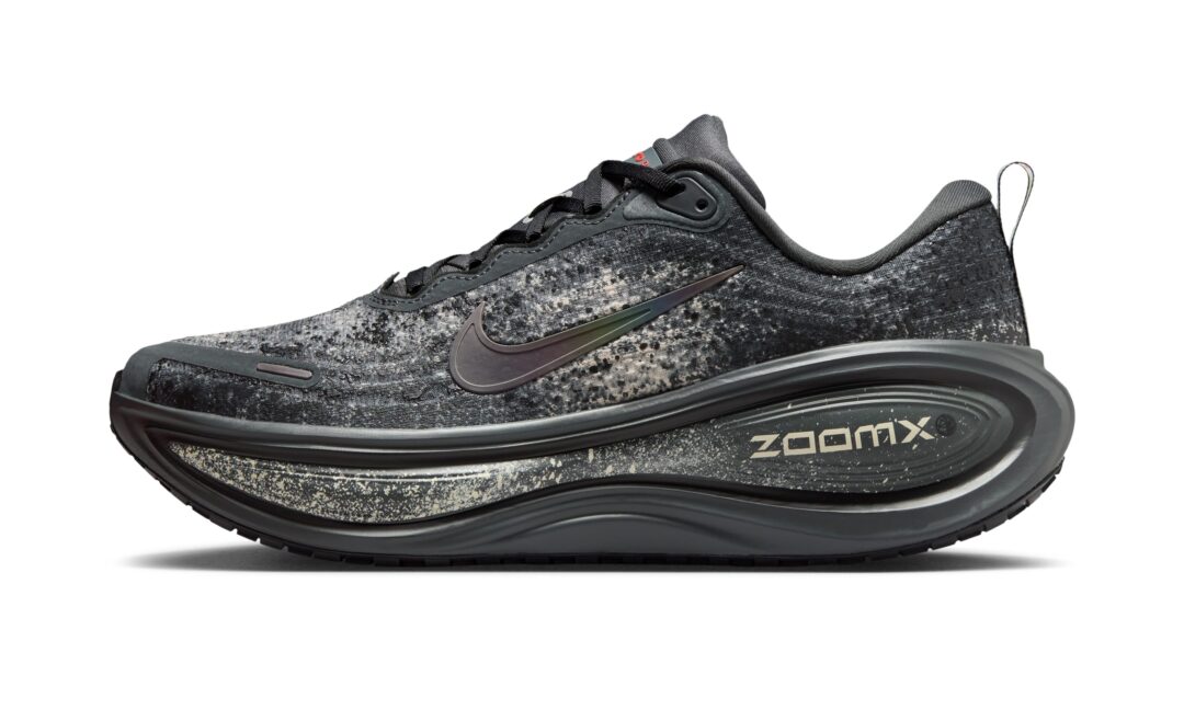 【2025年 10/1 発売】NIKE VOMERO PLUS “Anthracite/Oatmeal” (ナイキ ボメロ プラス “アンスラサイト/オートミール”) [IM6776-060]
