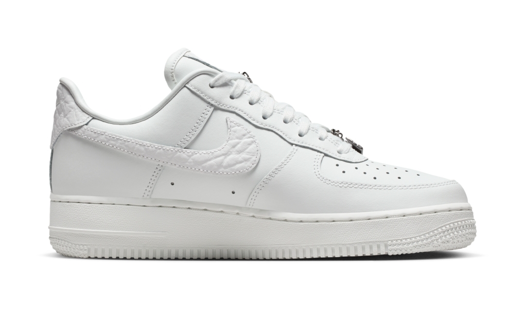 【2025年 9/29 発売予定】NIKE W AIR FORCE 1 07 LOW “Lace Charm/Summit White” (ナイキ エア フォース 1 ロー “レースチャーム/サミットホワイト”) [IM6485-121]