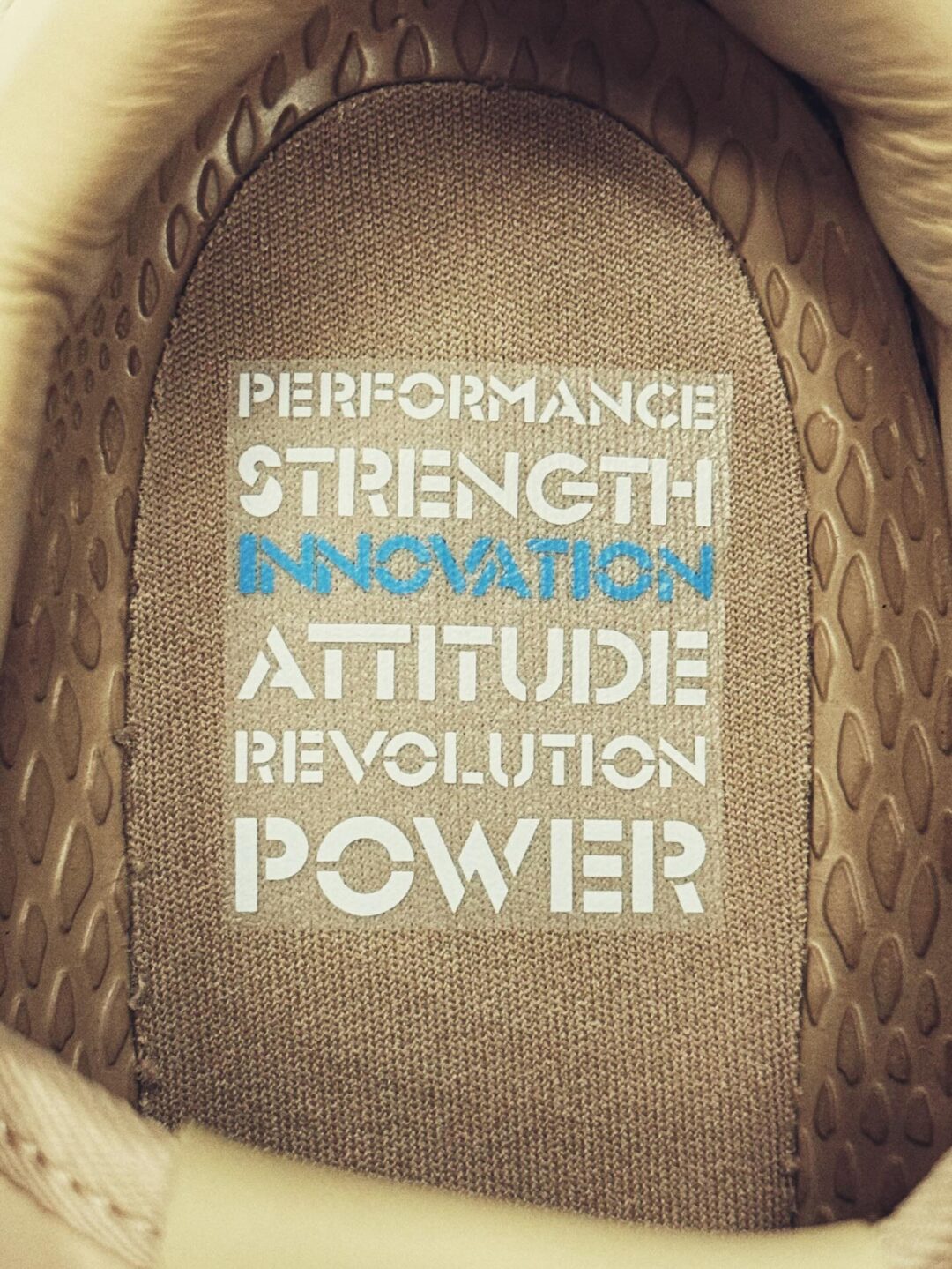 【2025年 11/24 発売】Kobe Bryant × NIKE AIR FORCE 1 LOW PROTRO QS “Linen/University Blue” (コービー・ブライアント ナイキ エア フォース 1 ロー プロトロ “リネン/ユニバーシティブルー”) [IH1018-200]