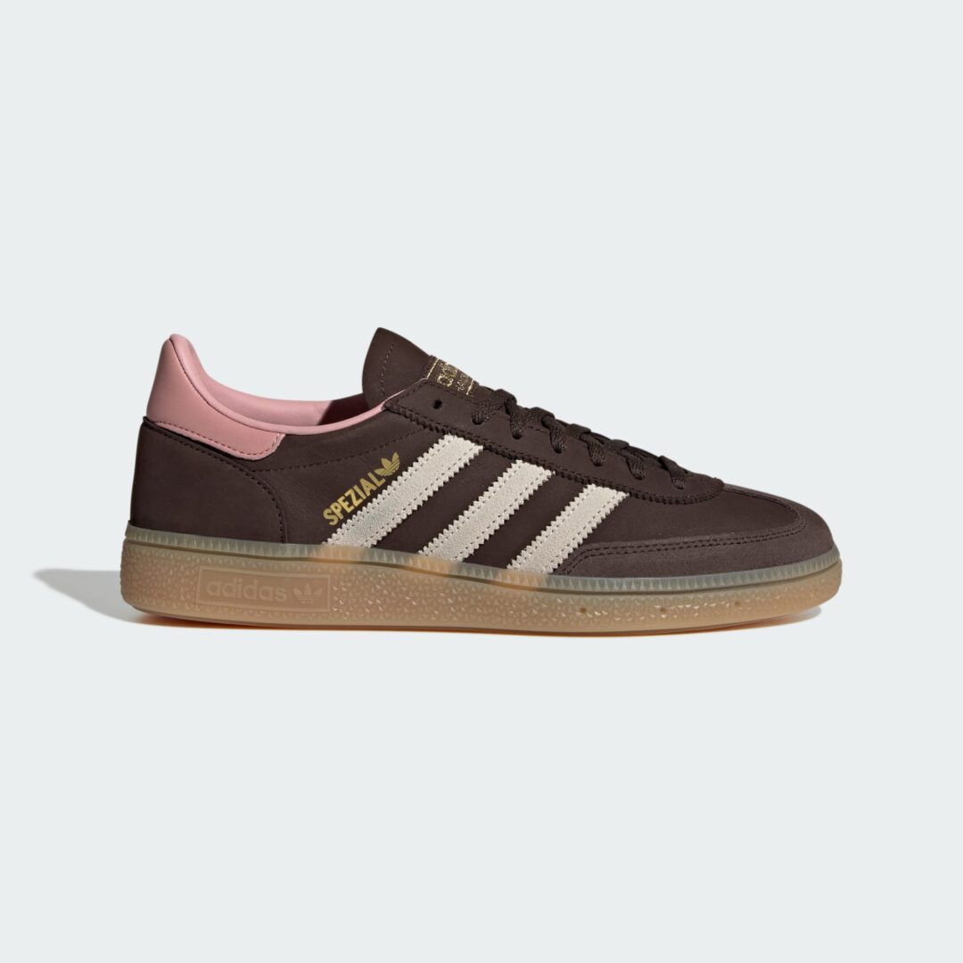 【2025年 9/26 発売】adidas Originals HANDBALL SPEZIAL “Dark Brown/Alumina/Wonder Mauve” (アディダス オリジナルス ハンドボール スペツィアル “ブラウン/アルミナ/モーブ”) [JR0852]