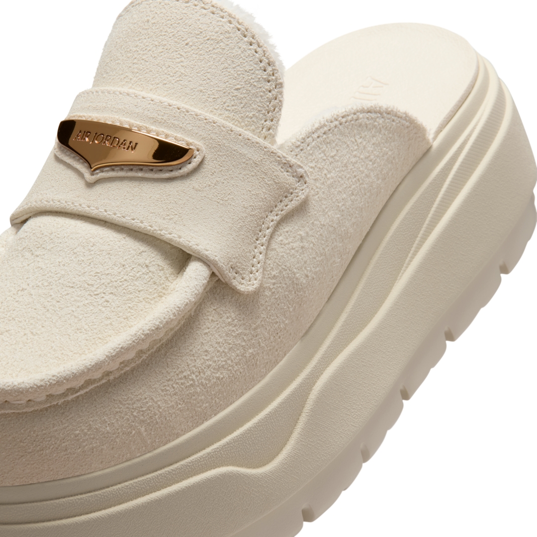 【2025年 9/27 発売】NIKE W AIR JORDAN Loafer Mule “Soft Pearl/Metallic Gold” (ナイキ エア ジョーダン ローファー ミュール “ソフトパール/メタリックゴールド”) [IM6663-071]
