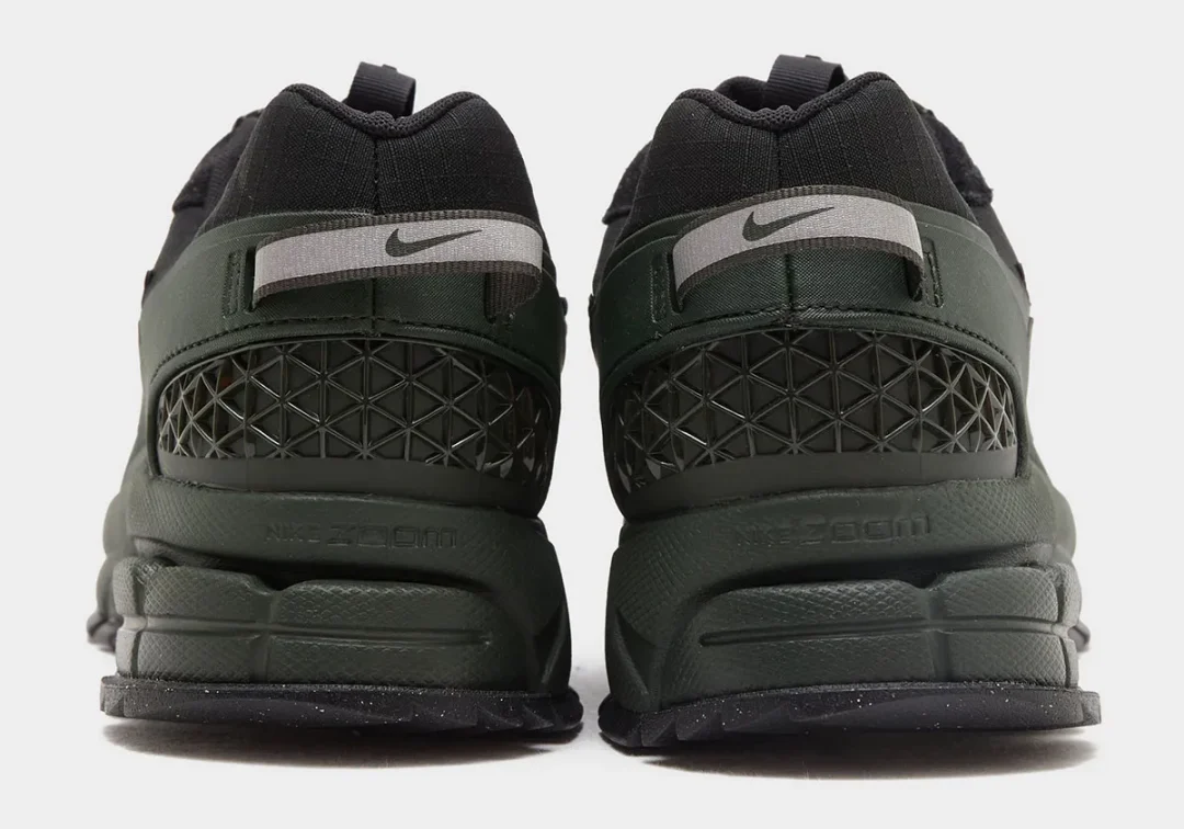 【2025年 発売予定】NIKE ZOOM VOMERO ROAM “Sequoia/Black” (ナイキ ズーム ボメロ ローム “セコイア/ブラック”) [FV2295-300]