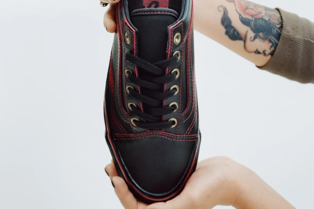 【2025年 9/5 発売】「Tania Cruz」デザインモデル VANS PREMIUM OLD SKOOL LEATHER (タニア・クルズ バンズ プレミアム オールドスクール レザー) [VN000EDAKRK]