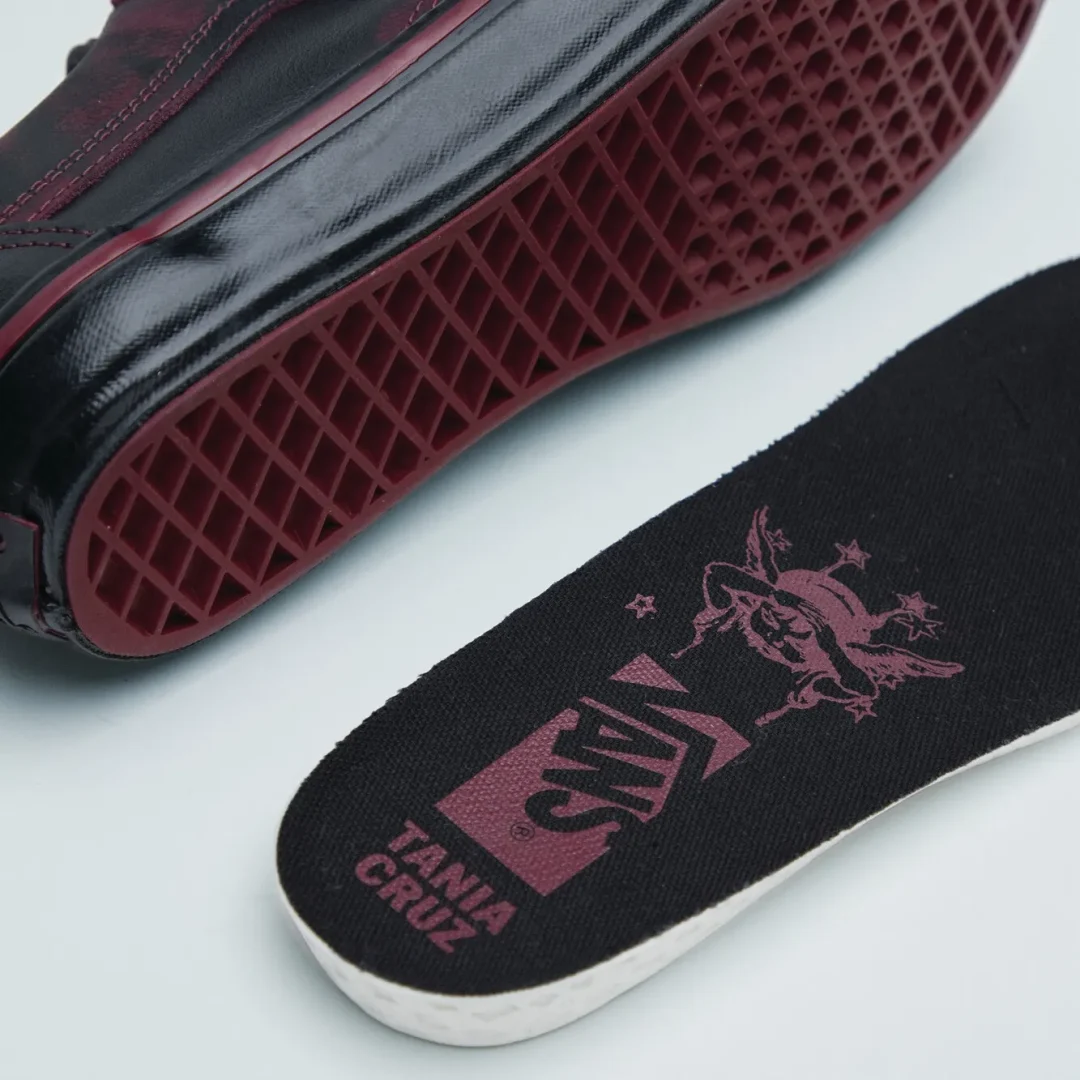 【2025年 9/5 発売】「Tania Cruz」デザインモデル VANS PREMIUM OLD SKOOL LEATHER (タニア・クルズ バンズ プレミアム オールドスクール レザー) [VN000EDAKRK]