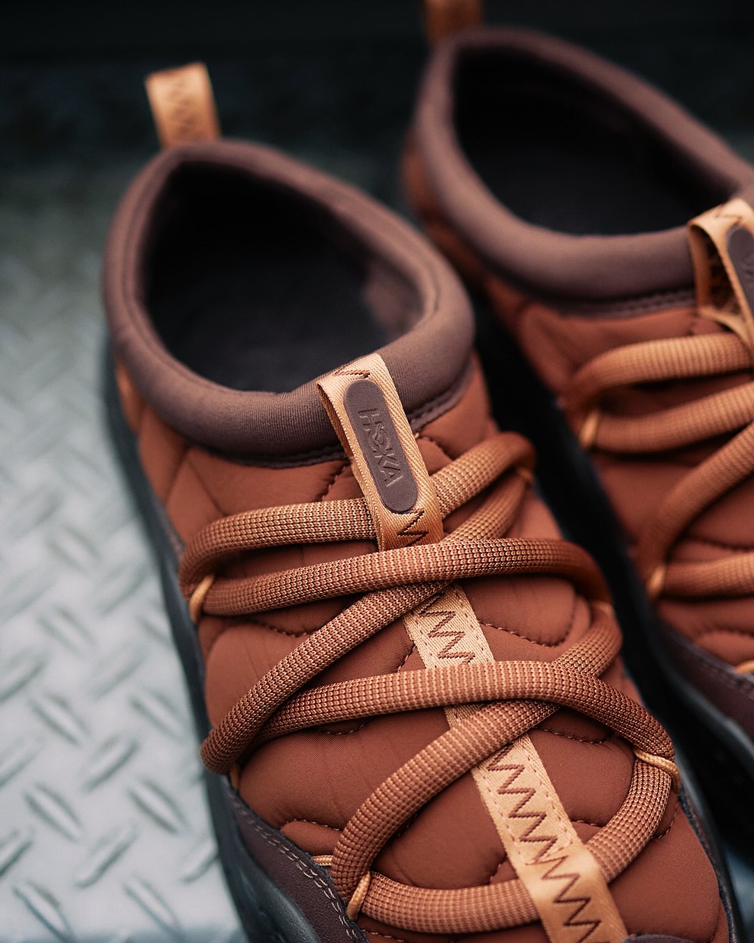 【2025年 10/1 発売】HOKA ORA PRIMO “Squid Ink/Mineral Brown” (ホカ オラ・プリモ) [1141570-SQDN/1141570-MCS]