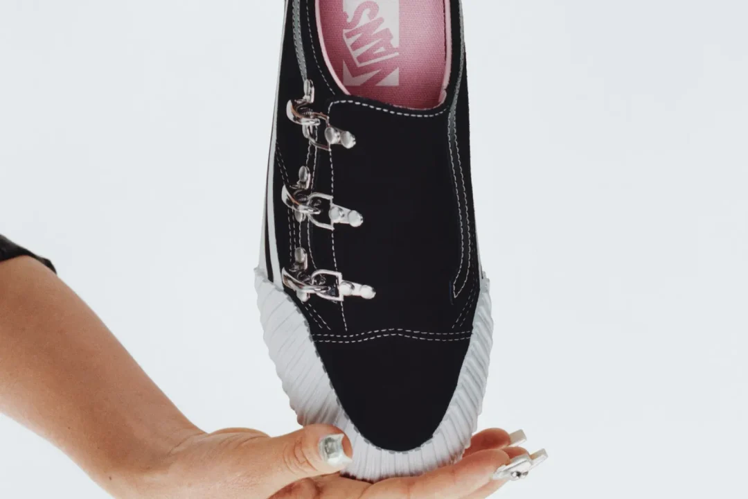 【2025年 9/5 発売】「Karina Rozunko」デザインモデル VANS PREMIUM OLD SKOOL WRAP (カリナ・ロズンコ バンズ プレミアム オールドスクール ラップ) [VN000EGXBA2]