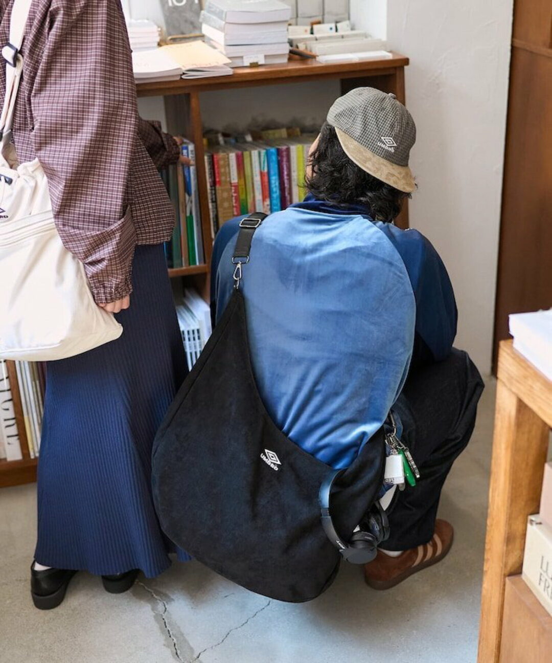 FREAK’S STORE × UMBRO 2025 FW 別注 “SP Brushed Round Shoulder Bag”が発売 (フリークスストア アンブロ)