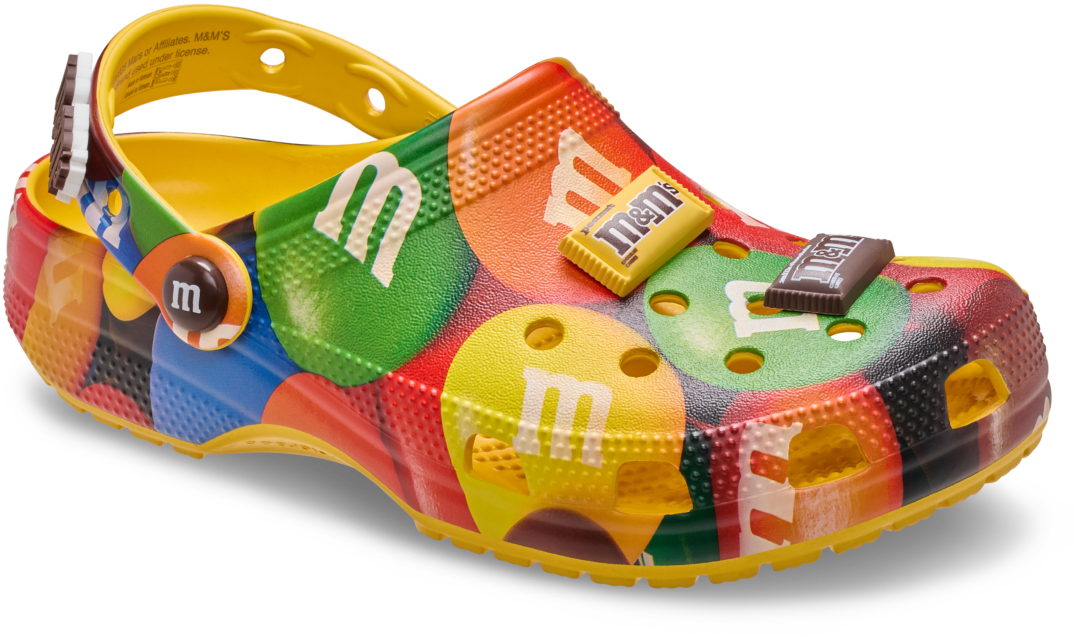 M&M’S x Crocs Classic Crogが2025年 10/10 発売 (エムアンドエムズ クロックス)