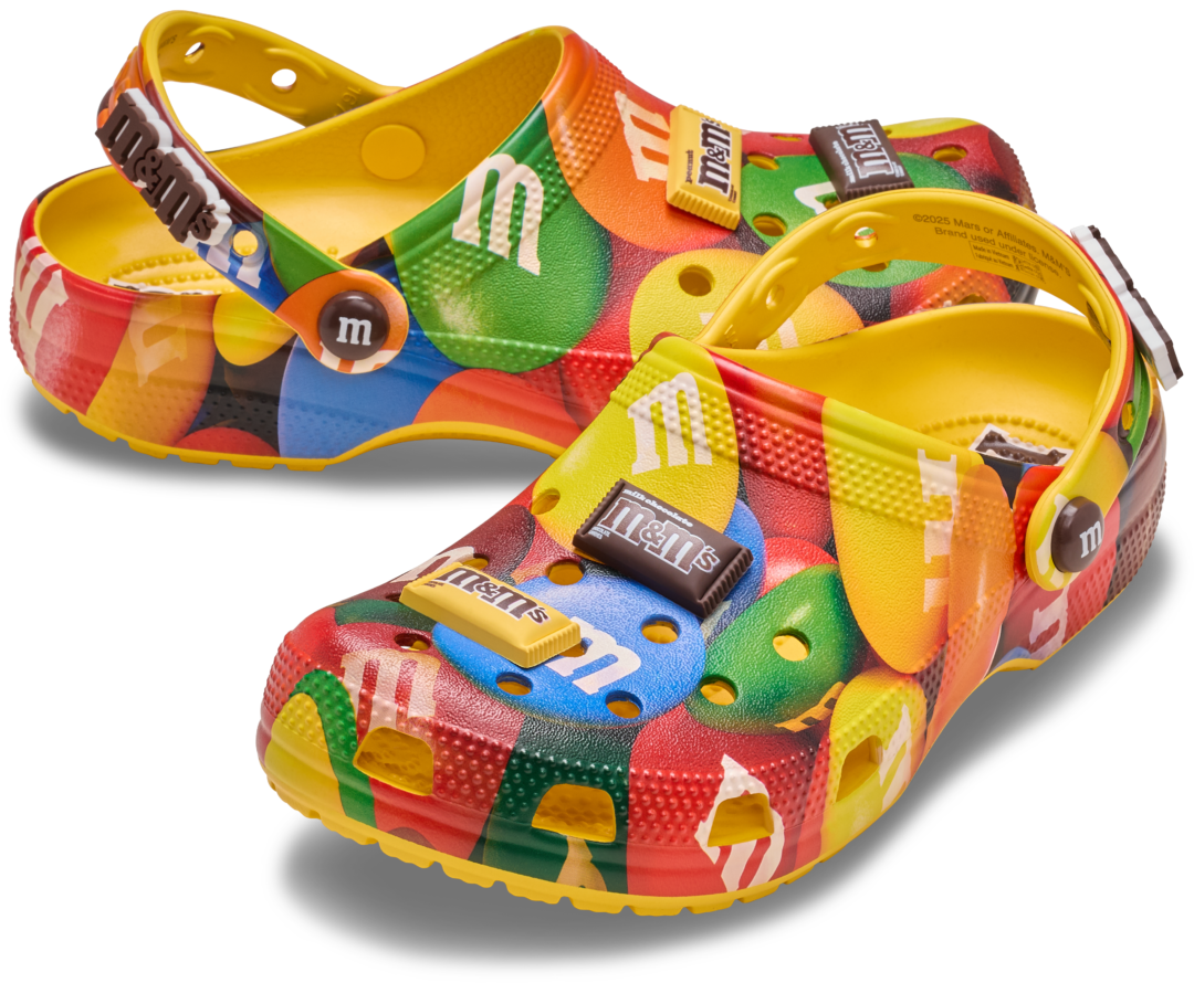 M&M’S x Crocs Classic Crogが2025年 10/10 発売 (エムアンドエムズ クロックス)
