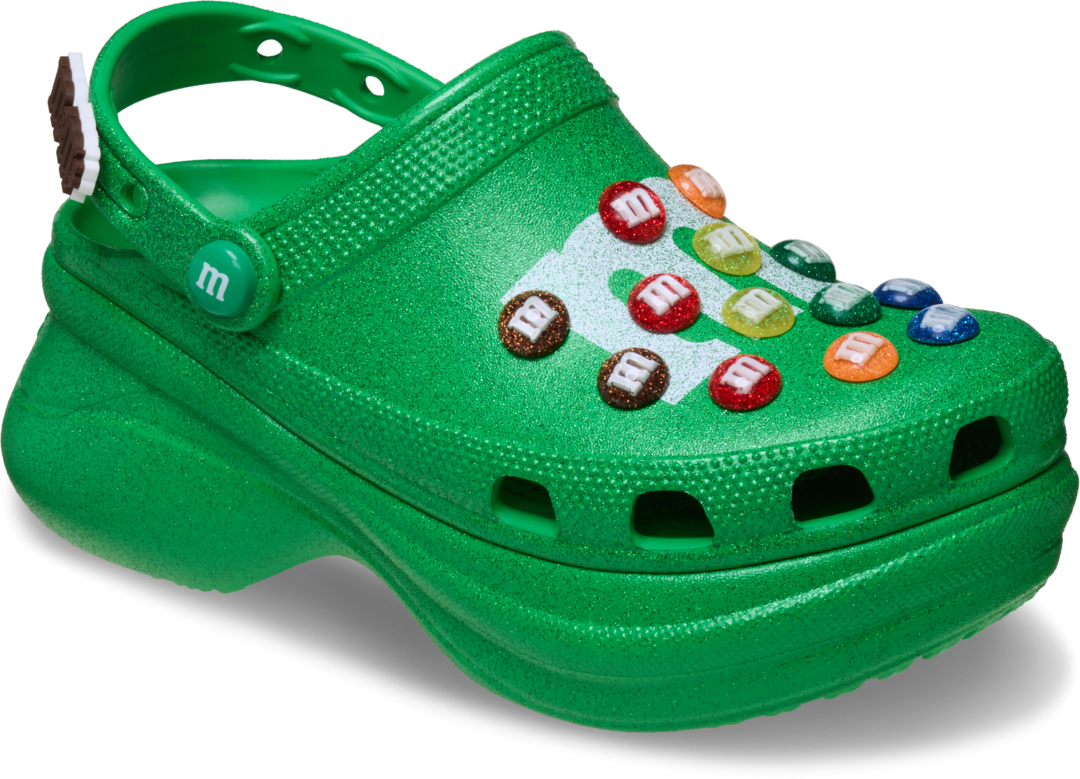 M&M’S x Crocs Classic Crogが2025年 10/10 発売 (エムアンドエムズ クロックス)