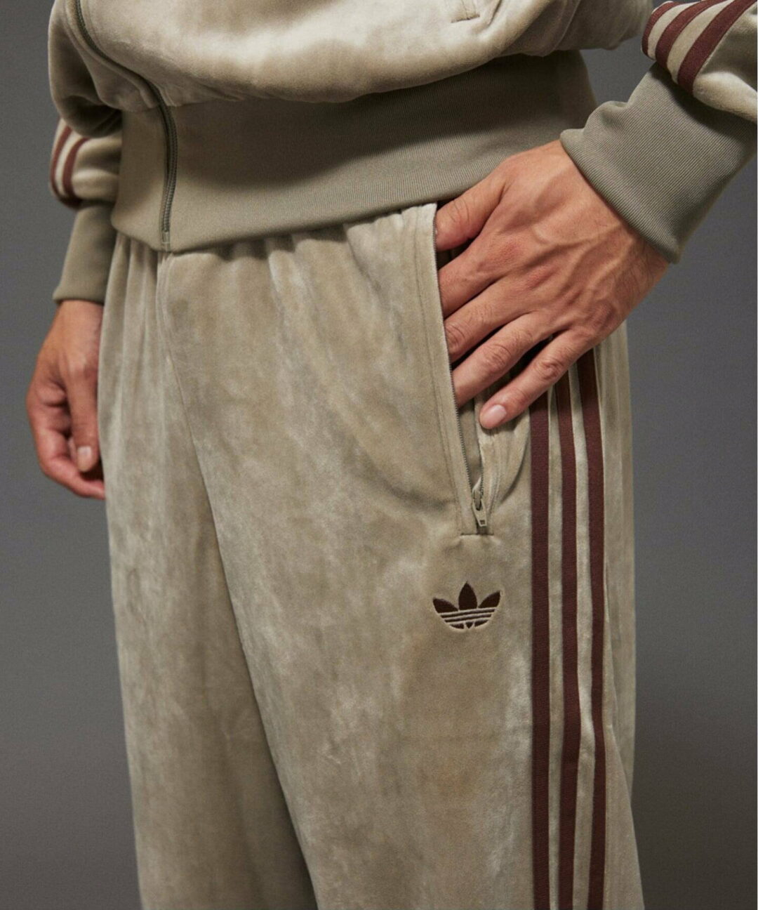 【2025年 10/9 発売】JOURNAL STANDARD × adidas Originals “TOBACCO & Track Top & Pants “Grey” (ジャーナルスタンダード アディダス オリジナルス タバコ トラックトップ & パンツ “グレー”) [HQ9177/KD9377/KD9388]