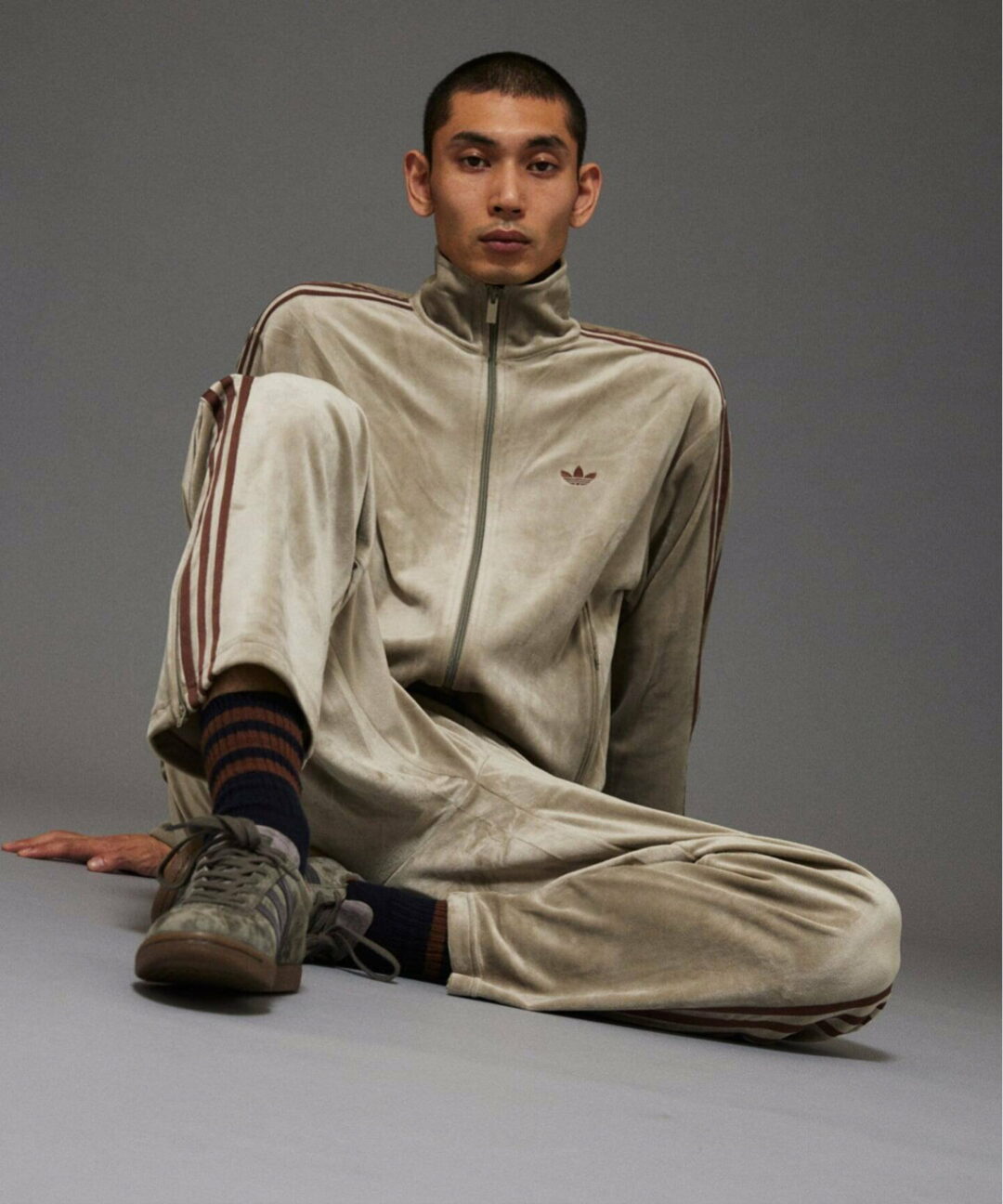【2025年 10/9 発売】JOURNAL STANDARD × adidas Originals “TOBACCO & Track Top & Pants “Grey” (ジャーナルスタンダード アディダス オリジナルス タバコ トラックトップ & パンツ “グレー”) [HQ9177/KD9377/KD9388]