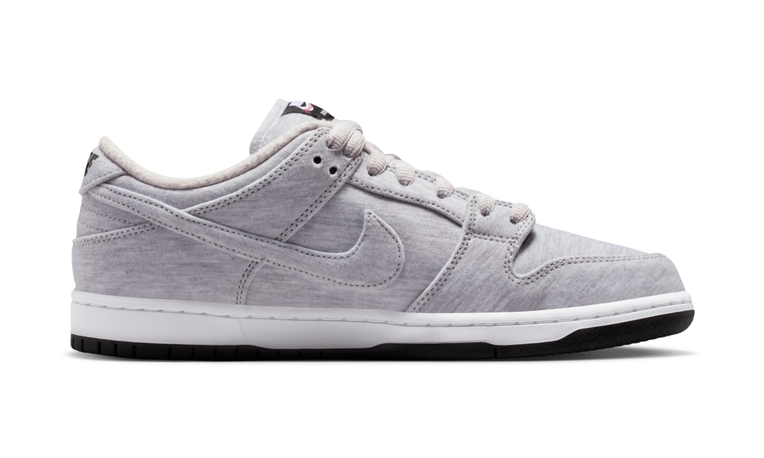 【2025年末 発売予定】Kirkland Signature × NIKE SB DUNK LOW PRO QS “Grey Fog” (カークランド シグネチャー ナイキ ダンク ロー プロ) [IF0673-001]