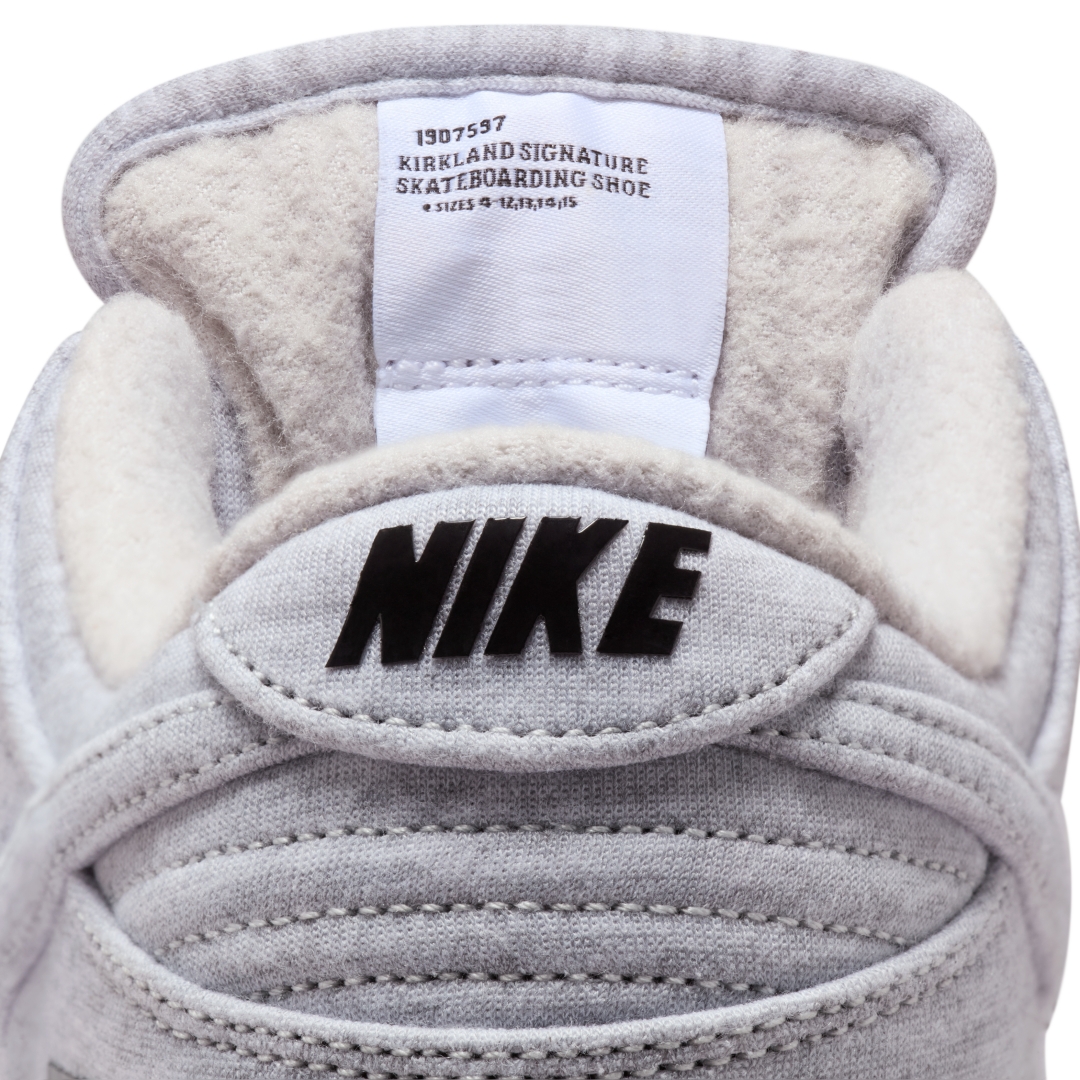 【2025年末 発売予定】Kirkland Signature × NIKE SB DUNK LOW PRO QS “Grey Fog” (カークランド シグネチャー ナイキ ダンク ロー プロ) [IF0673-001]