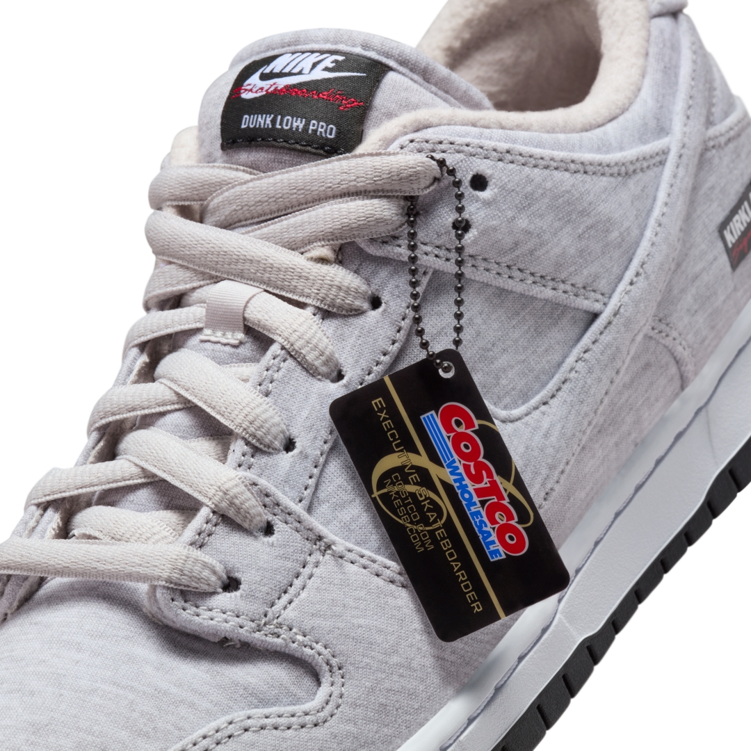 【2025年末 発売予定】Kirkland Signature × NIKE SB DUNK LOW PRO QS “Grey Fog” (カークランド シグネチャー ナイキ ダンク ロー プロ) [IF0673-001]