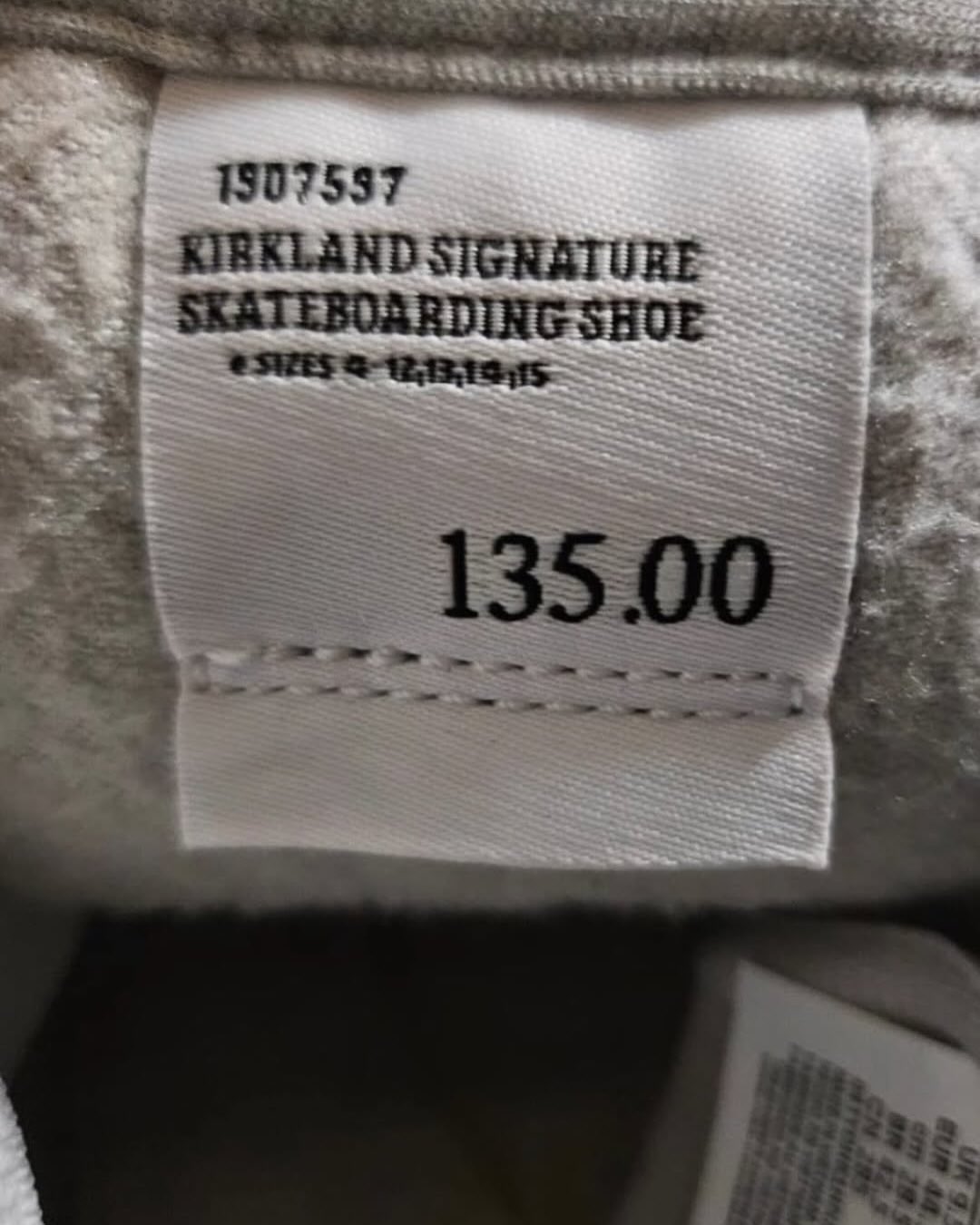 【2025年末 発売予定】Kirkland Signature × NIKE SB DUNK LOW PRO QS “Grey Fog” (カークランド シグネチャー ナイキ ダンク ロー プロ) [IF0673-001]