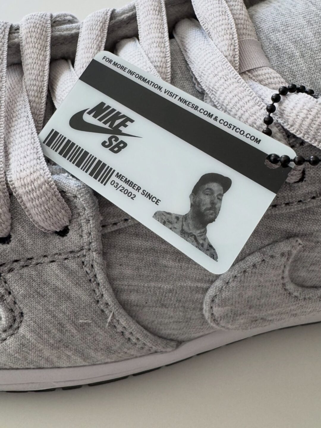 【2025年末 発売予定】Kirkland Signature × NIKE SB DUNK LOW PRO QS “Grey Fog” (カークランド シグネチャー ナイキ ダンク ロー プロ) [IF0673-001]