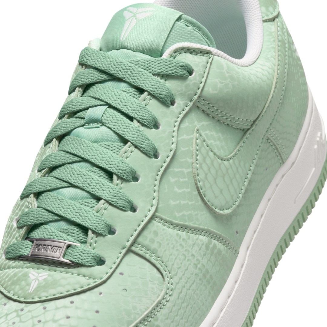 【2026年 4/23 発売】Kobe Bryant × NIKE AIR FORCE 1 LOW QS “Steam/Summit White” (コービー・ブライアント ナイキ エア フォース 1 ロー “スチーム/サミットホワイト”) [IB0018-005]