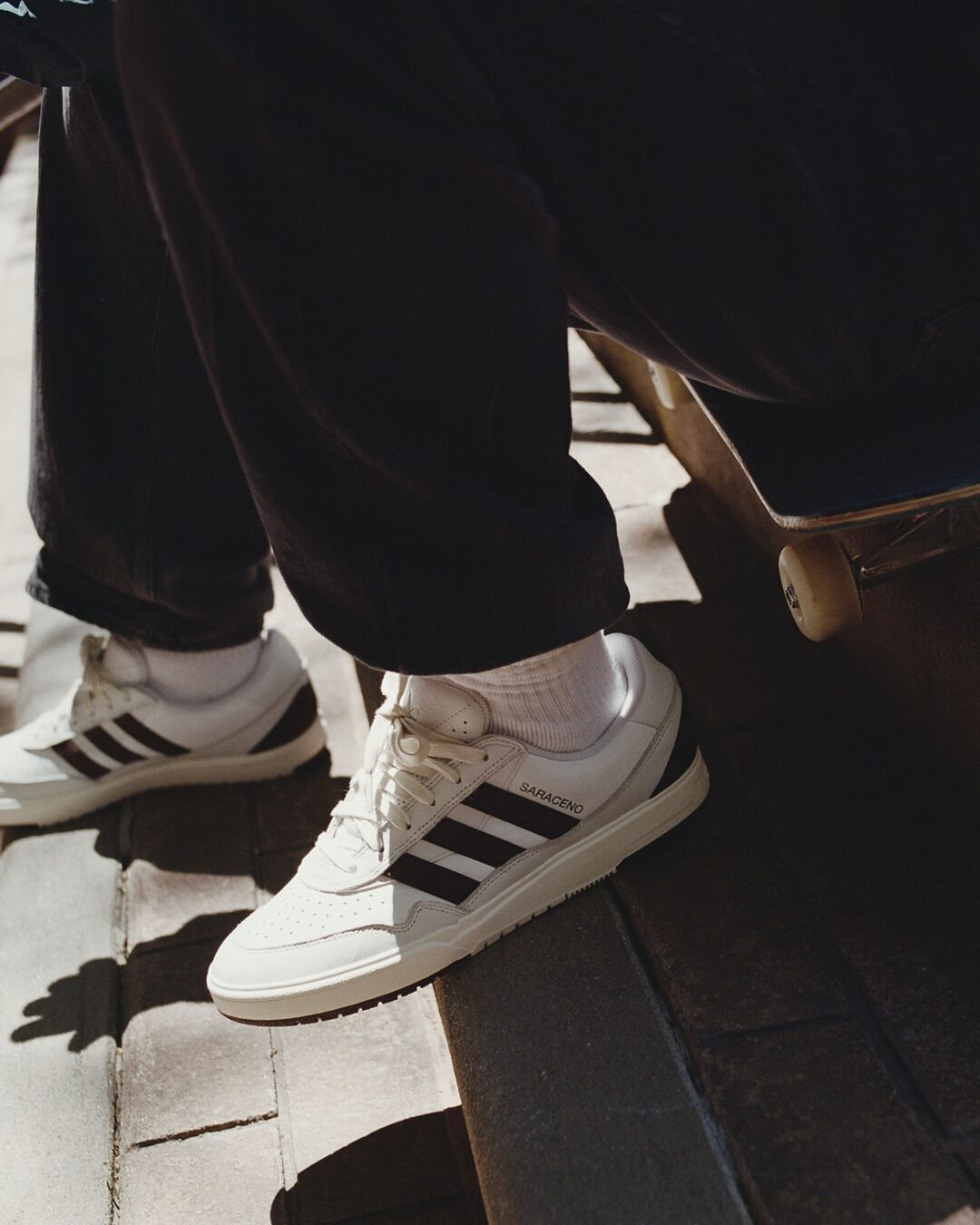 【2025年 9/8 発売】Zach × adidas Originals TYSHAWN II “Crystal White/Shadow Brown” (ザック・サラセノ アディダス オリジナルス タイショーン 2) [JQ1620]