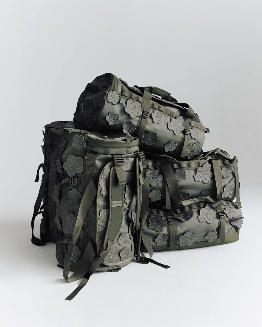 “ニュートープグリーン”カラーに再解釈されたTHE NORTH FACE × Cecilie Bahnsen アクセサリーコレクションが2025年 9/12 発売 (ザ・ノース・フェイス セシリー バンセン)