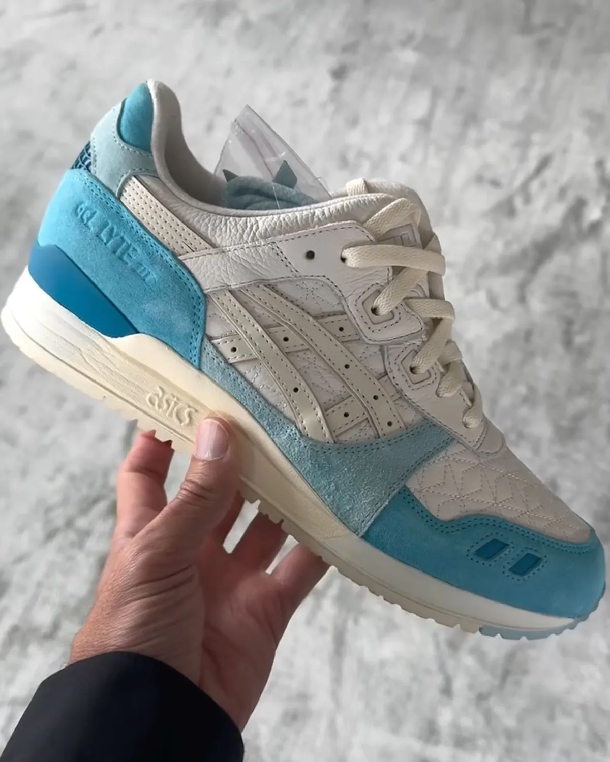 【2025年末 発売予定】KITH Ronnie Fieg x ASICS GEL-LYTE III "Cream/Baby Blue" (キス ロニー・ファイグ アシックス ゲルライト)