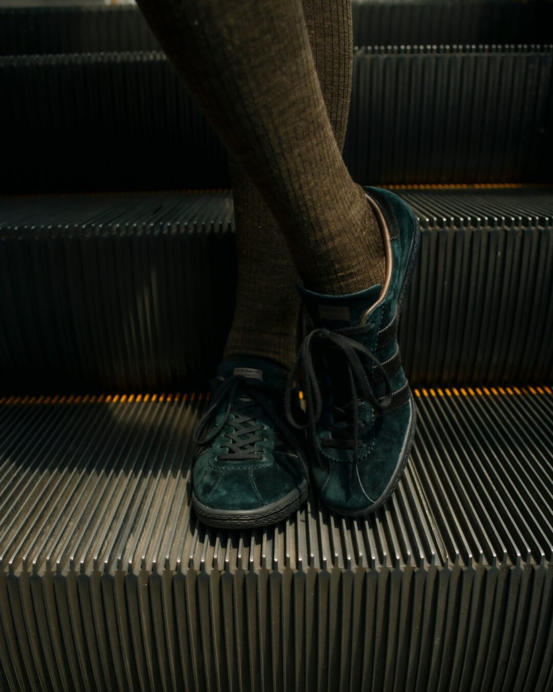 【2025年 9/18 発売】adidas Originals for BEAUTY&YOUTH TOBACCO “Green/Dark Brown” (アディダス オリジナルス ビューティアンドユース タバコ)